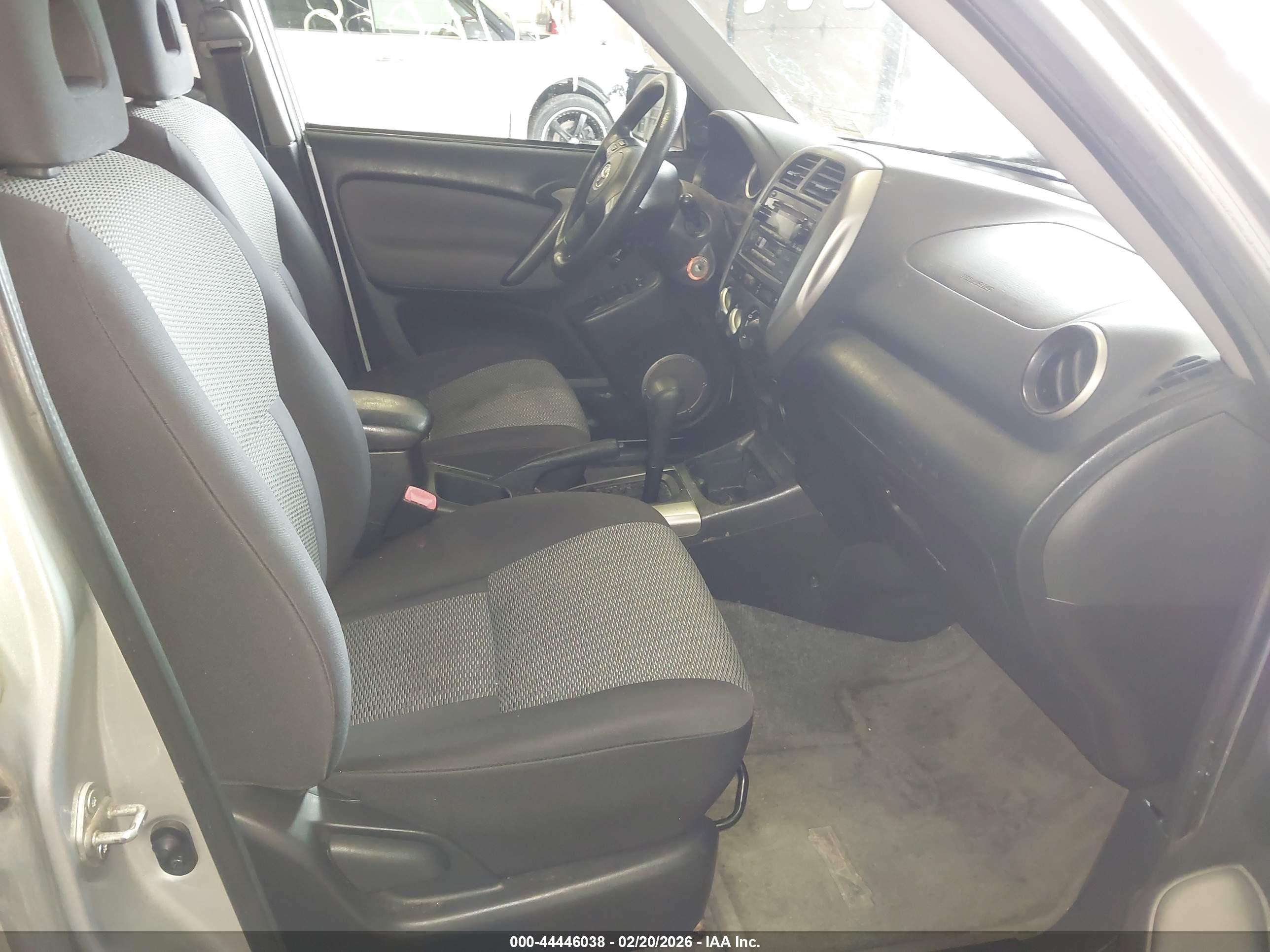 TOYOTA RAV4 image 5