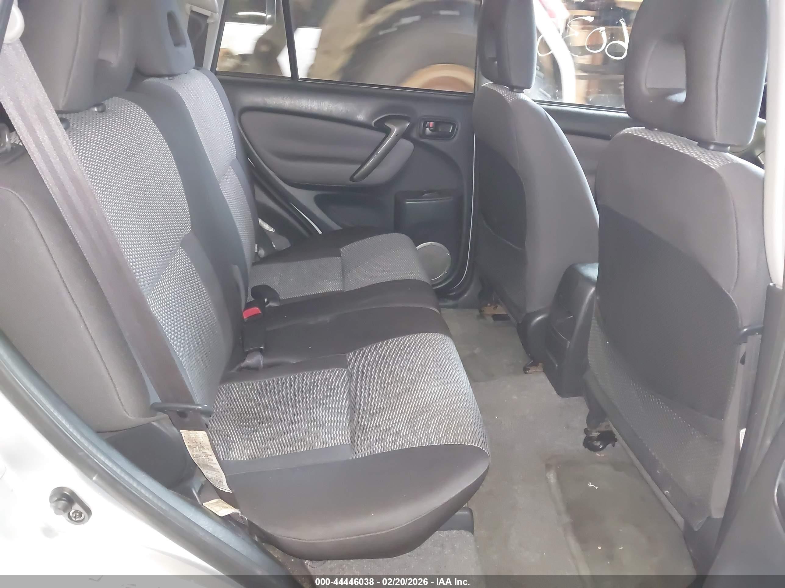 TOYOTA RAV4 image 8