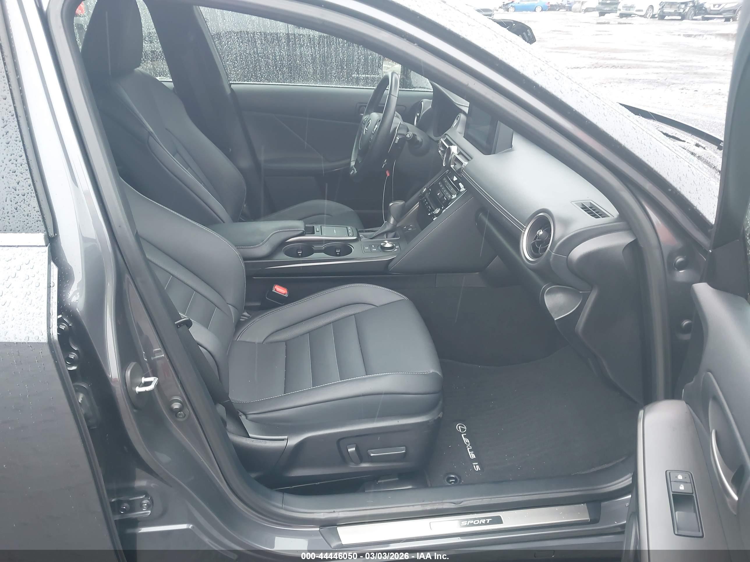 LEXUS IS image 5