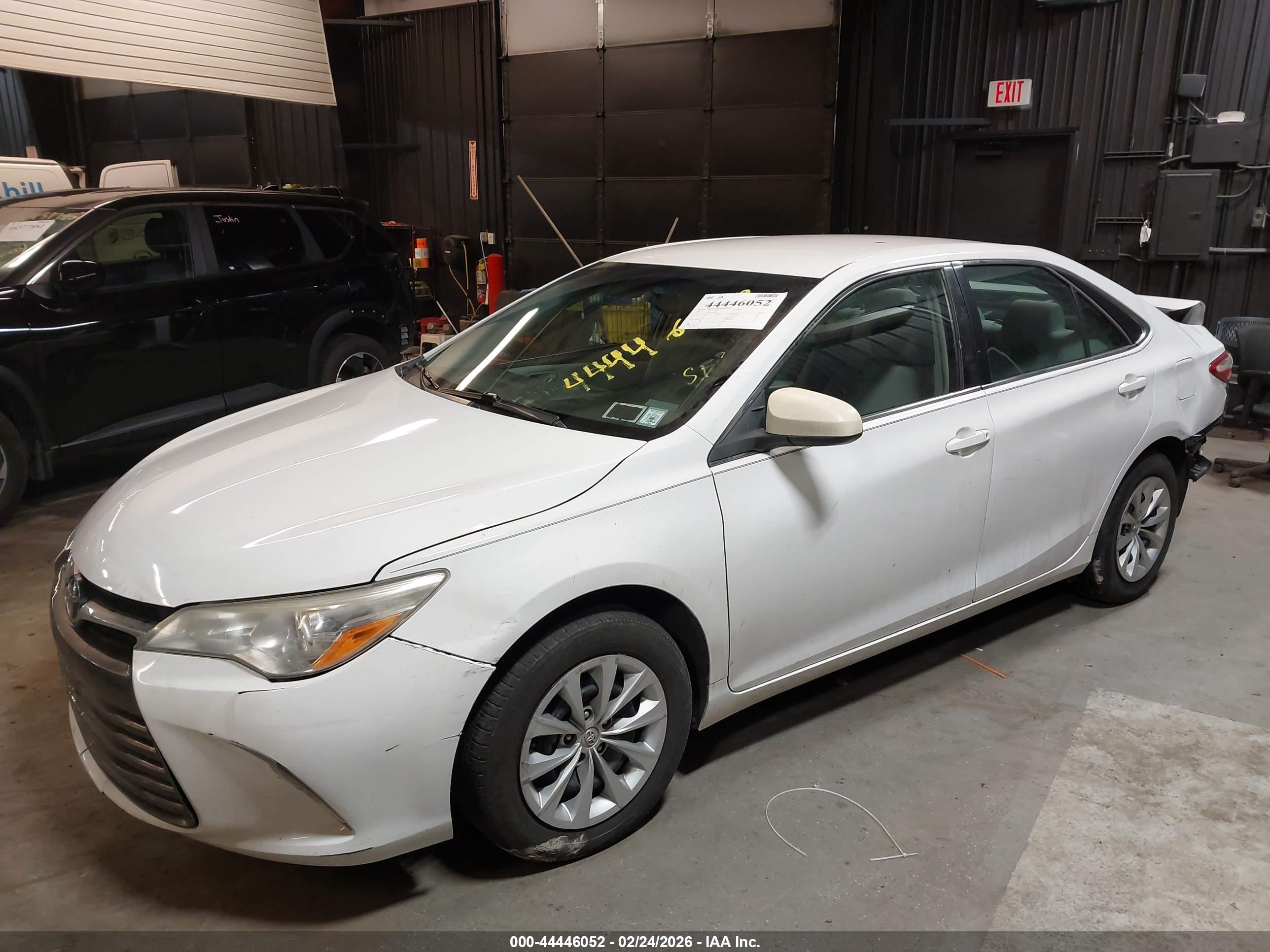 TOYOTA CAMRY image 2