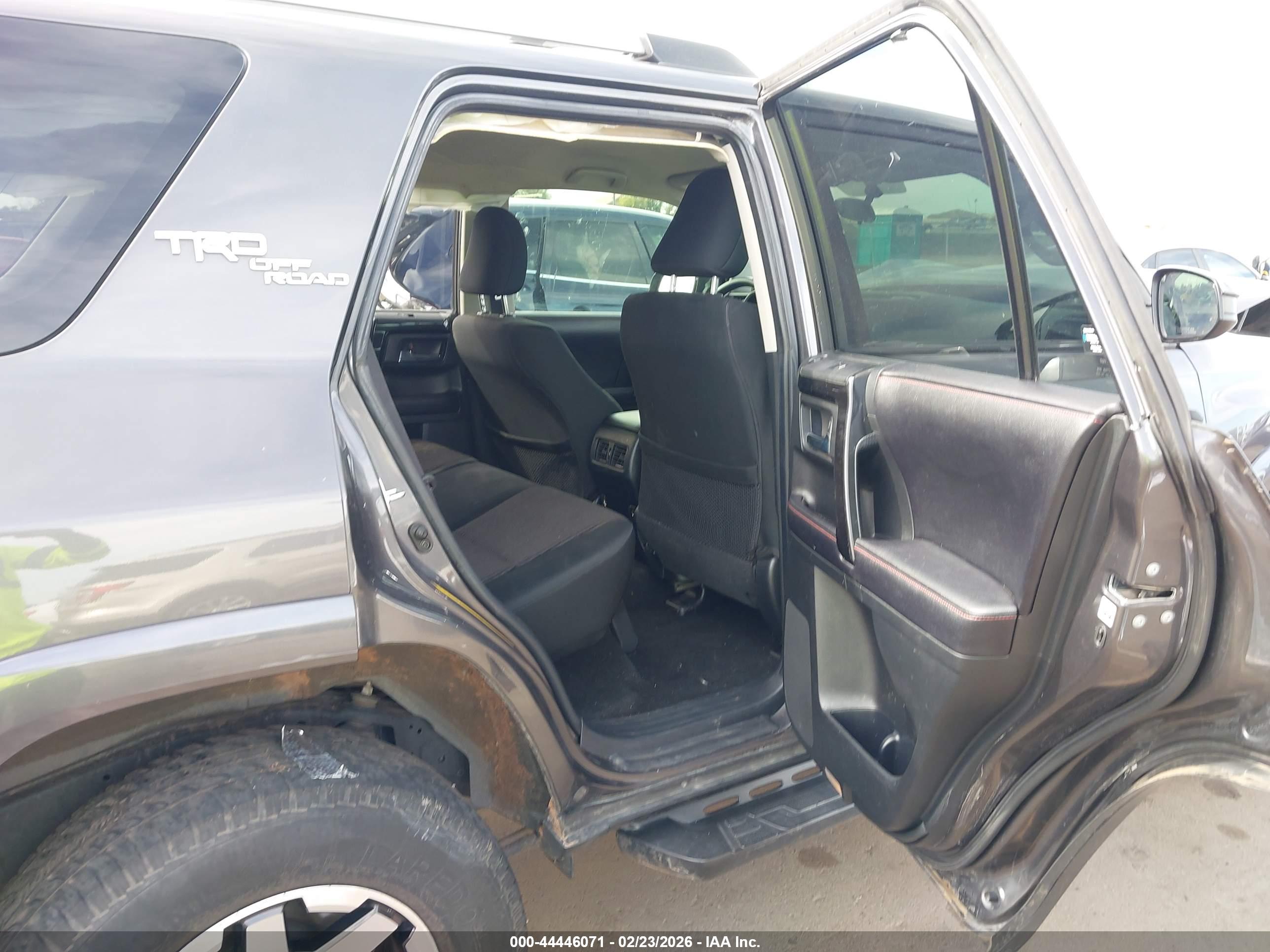 TOYOTA 4RUNNER image 8