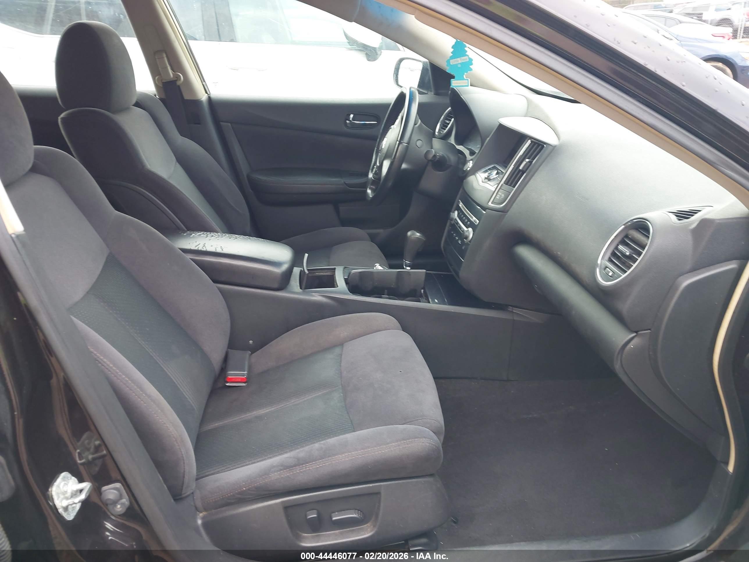 NISSAN MAXIMA image 5