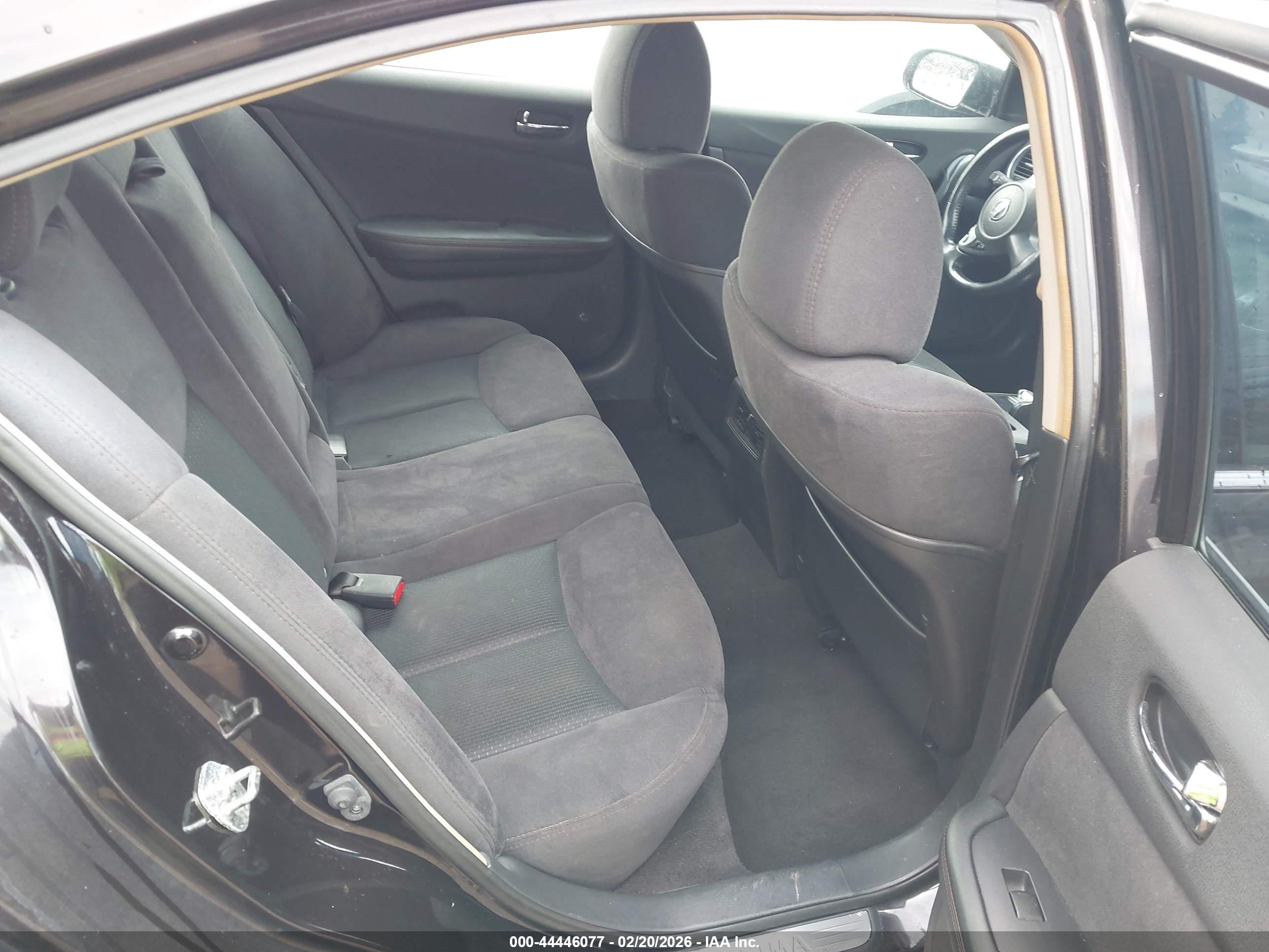 NISSAN MAXIMA image 8
