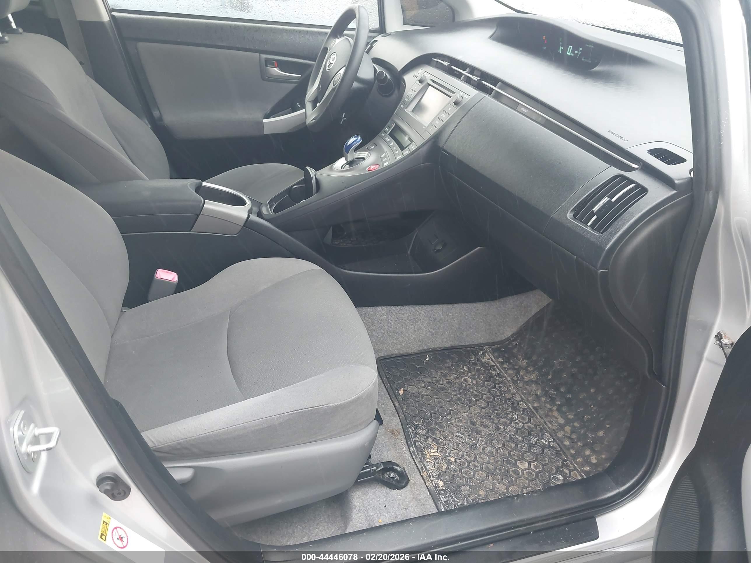 TOYOTA PRIUS image 5