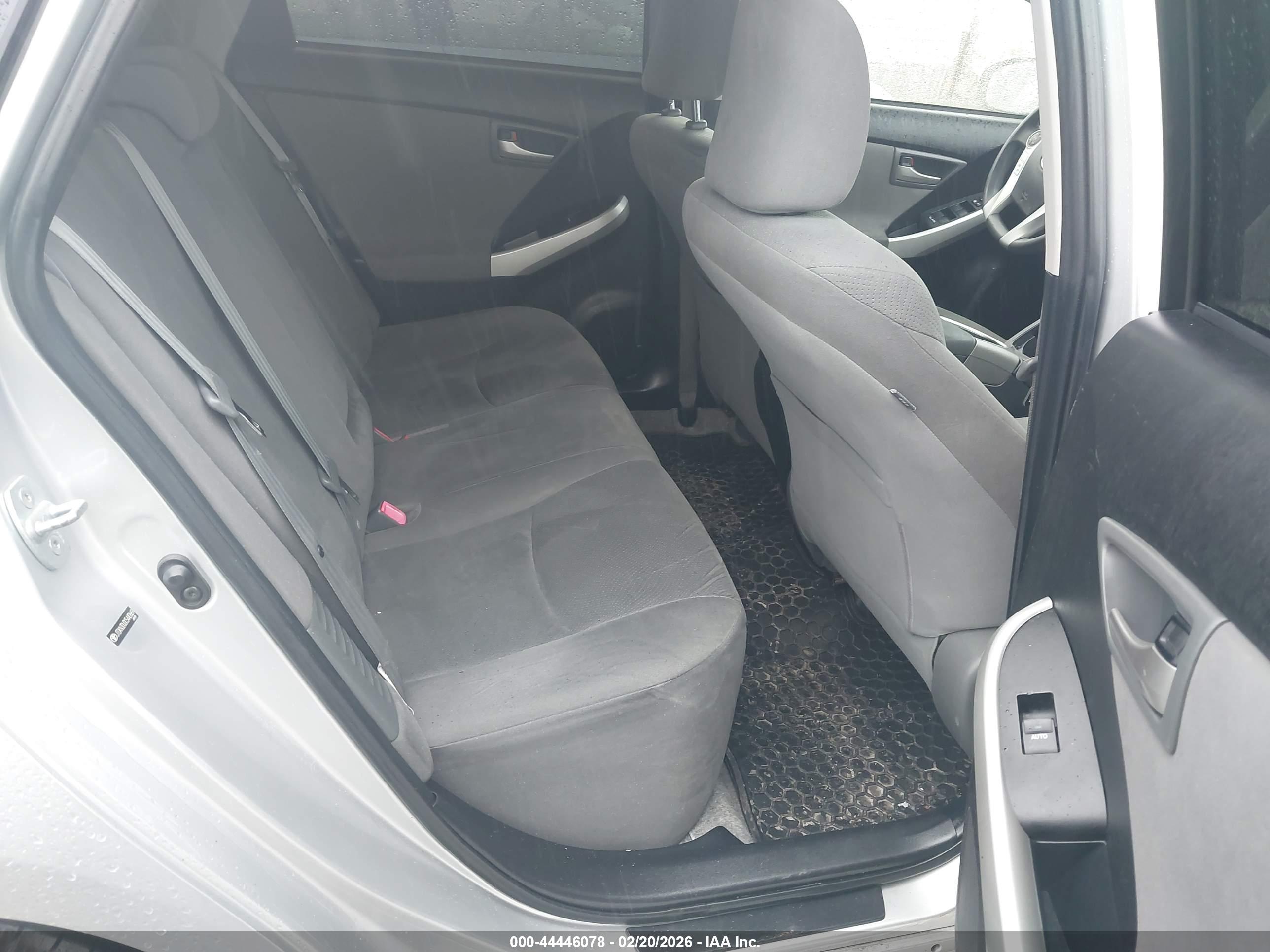 TOYOTA PRIUS image 8