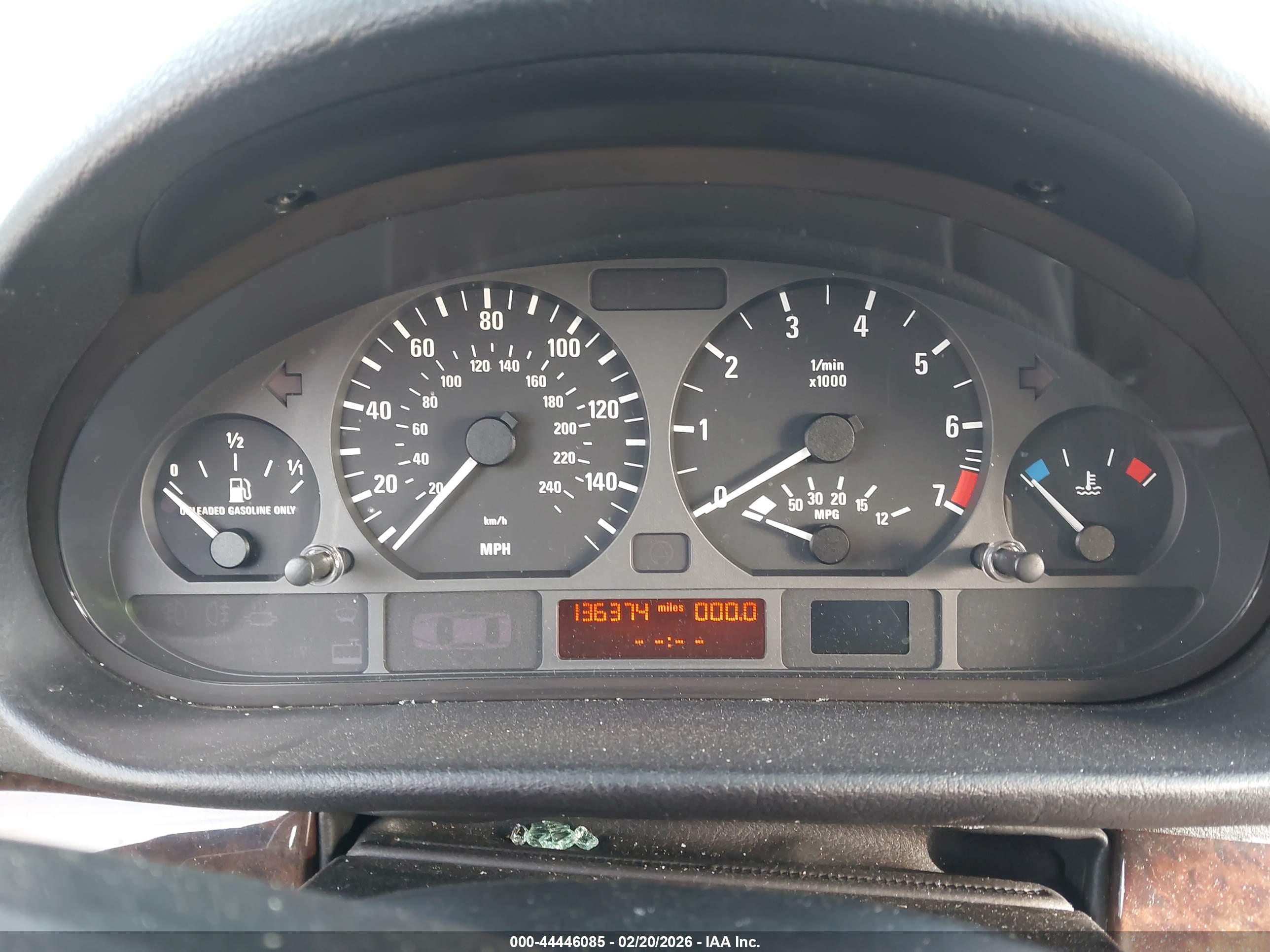 BMW 325I image 7