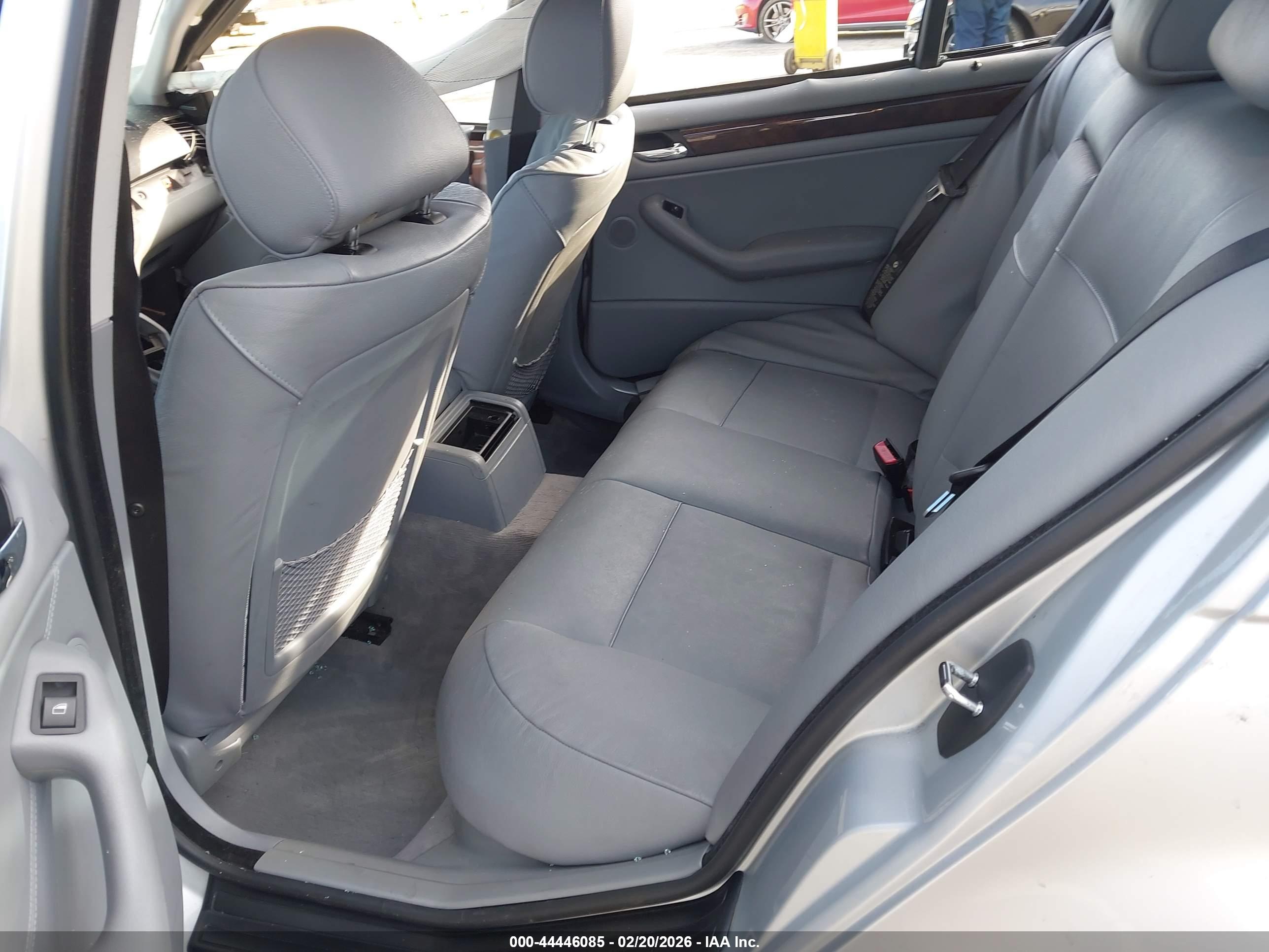 BMW 325I image 8