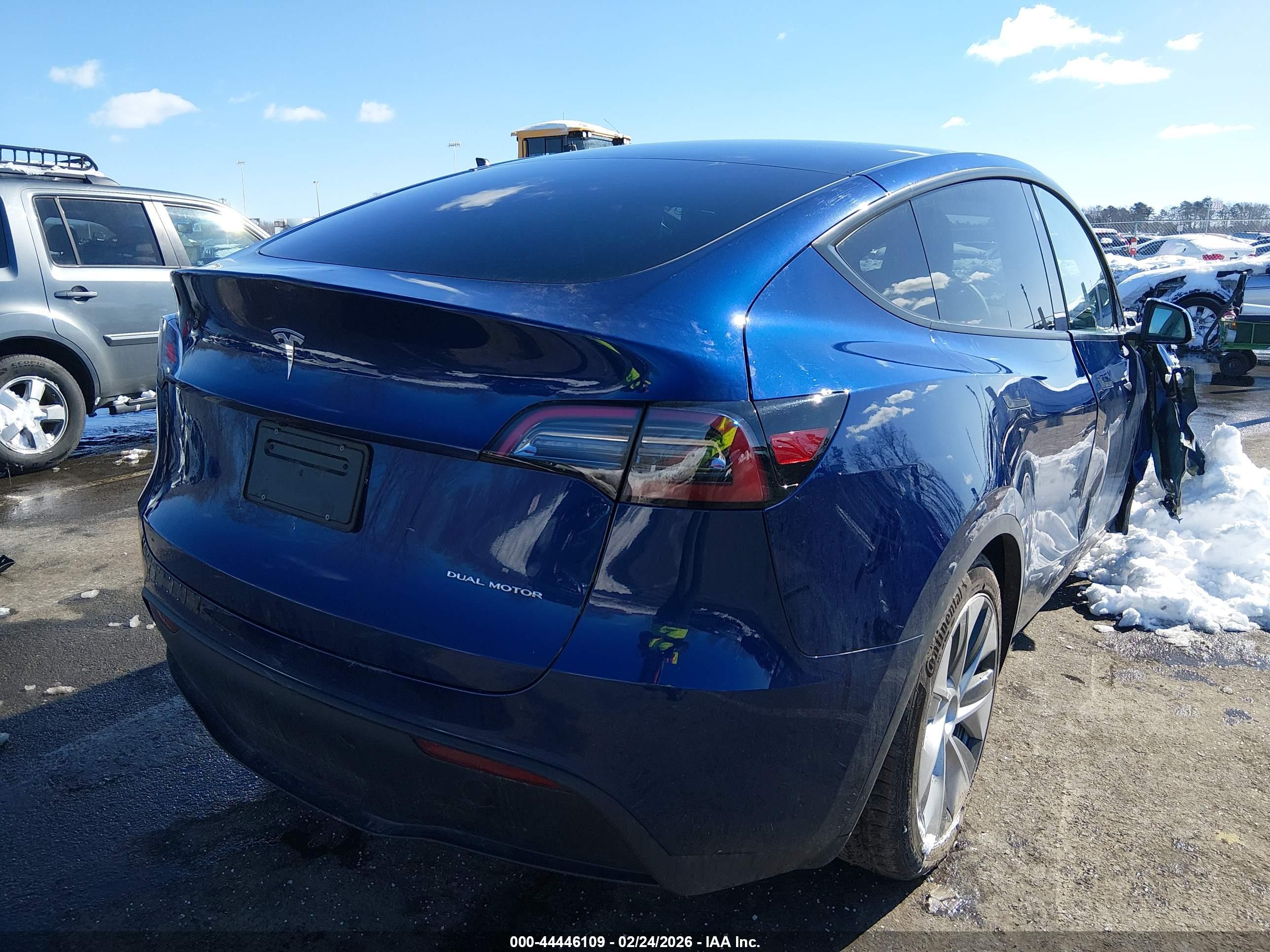 TESLA MODEL image 4