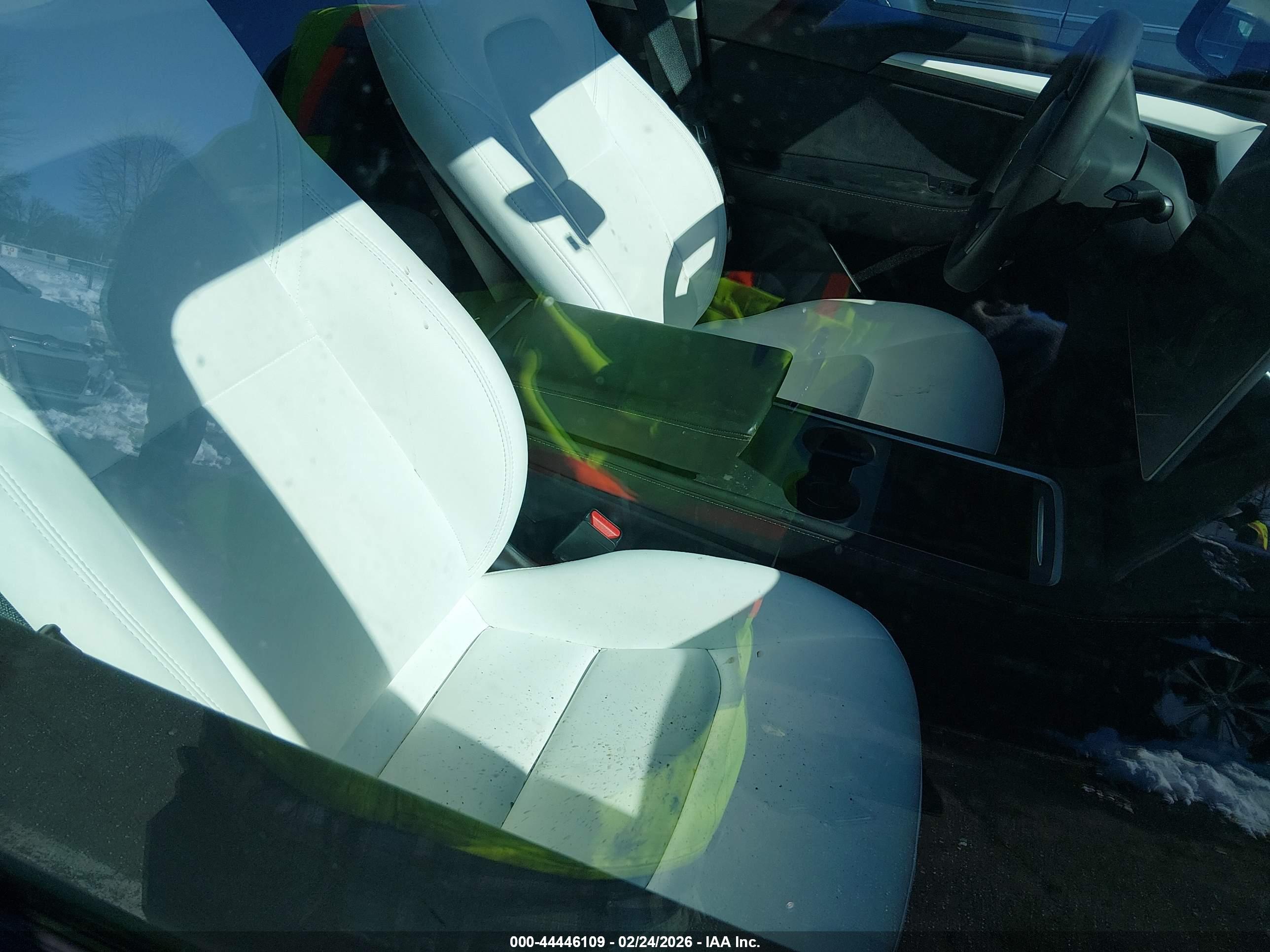 TESLA MODEL image 5