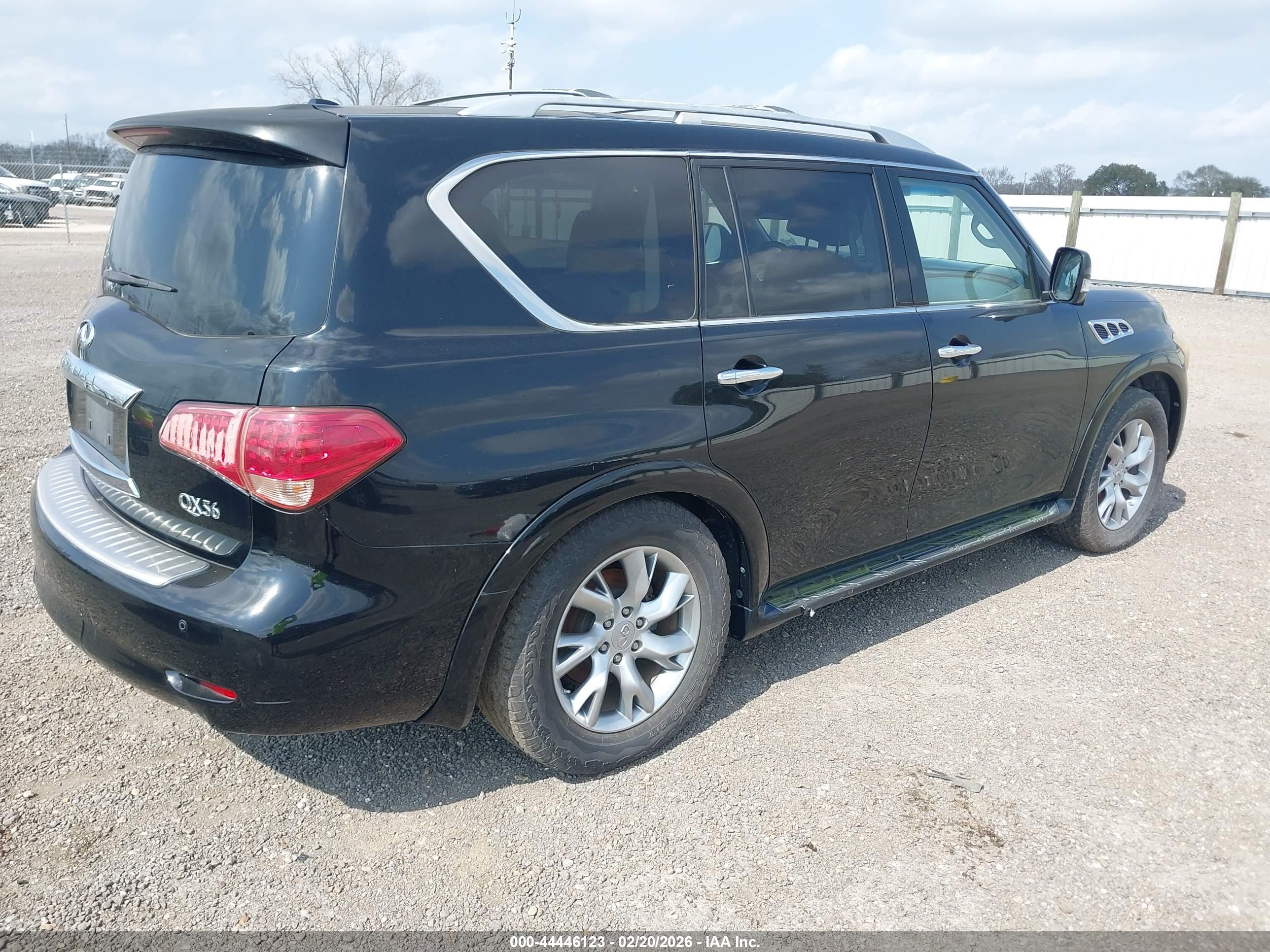 INFINITI QX56 image 4