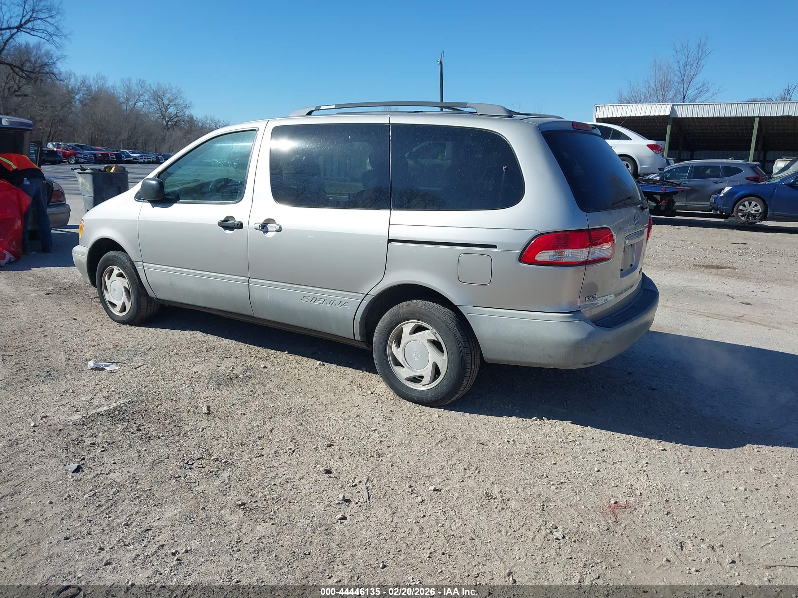 TOYOTA SIENNA image 3
