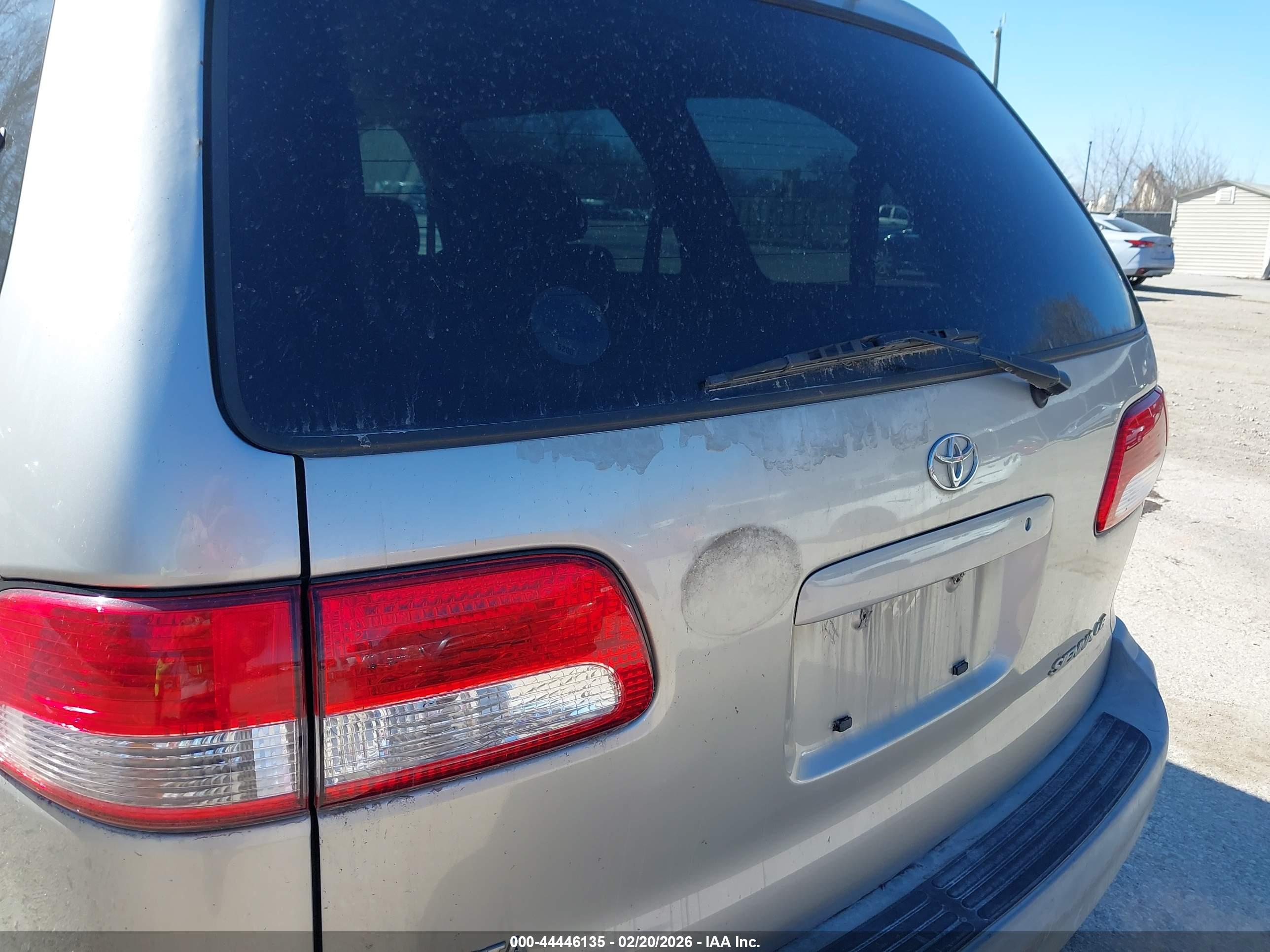 TOYOTA SIENNA image 6