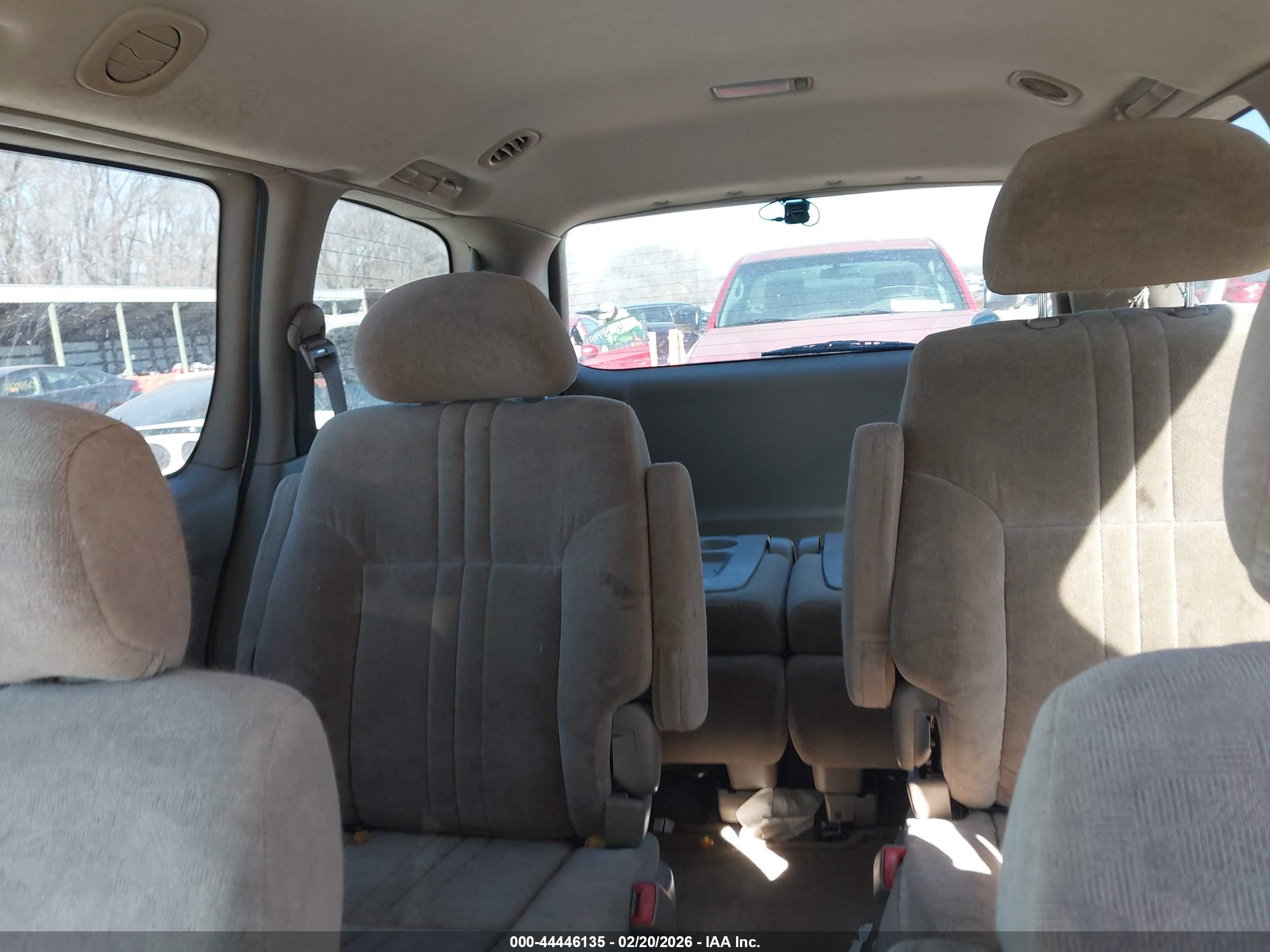 TOYOTA SIENNA image 8