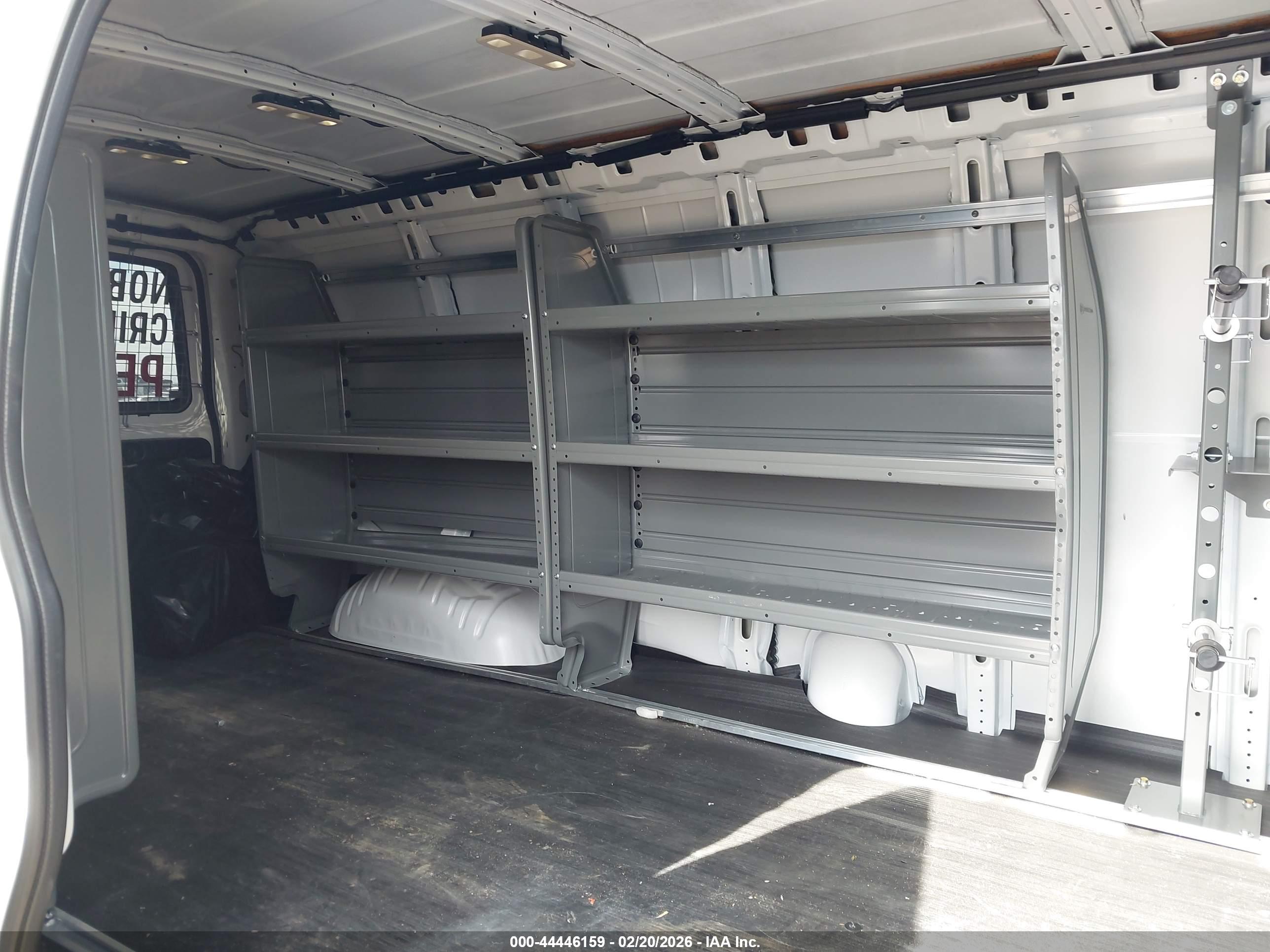CHEVROLET EXPRESS image 8