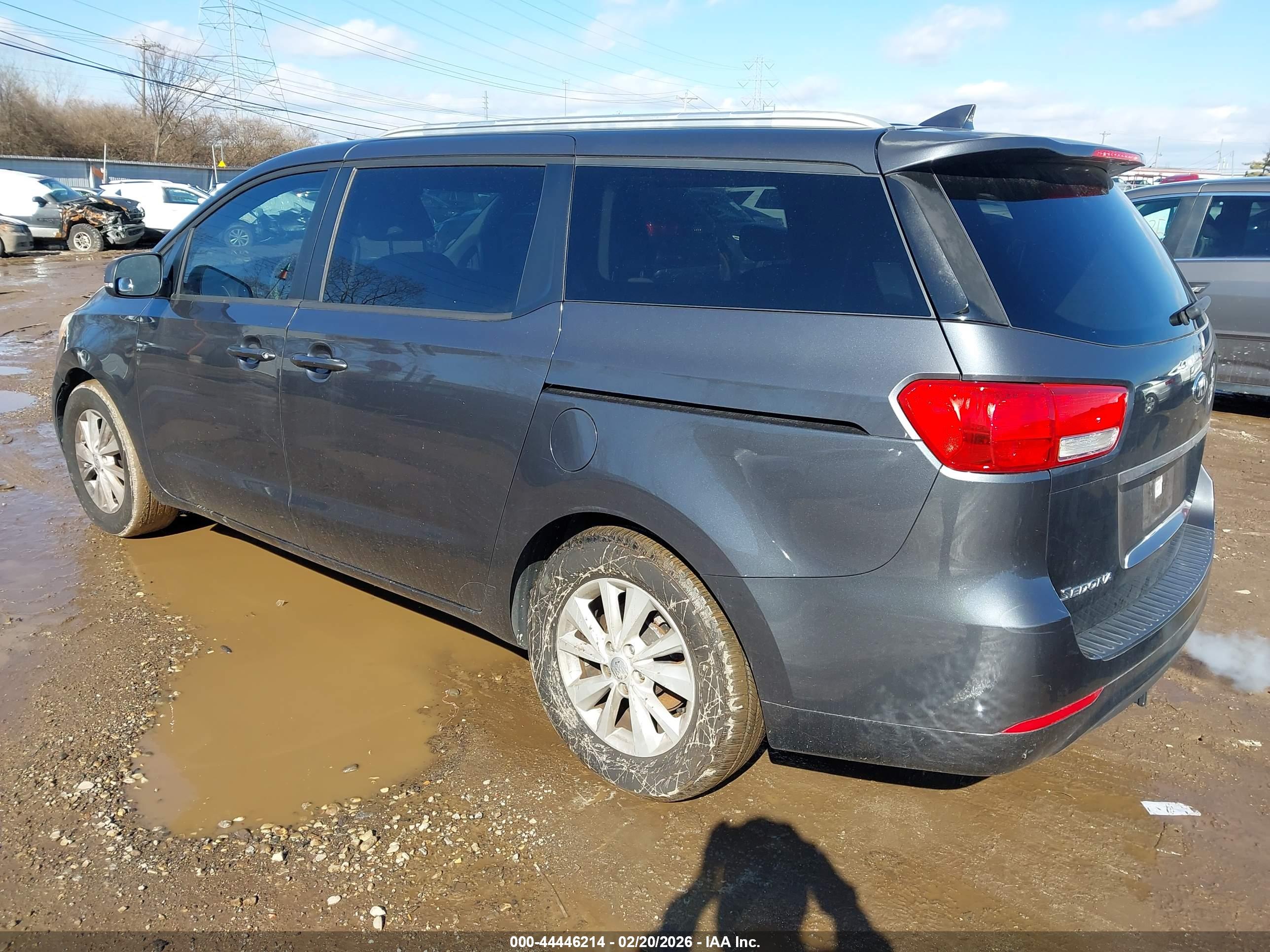 KIA SEDONA image 3