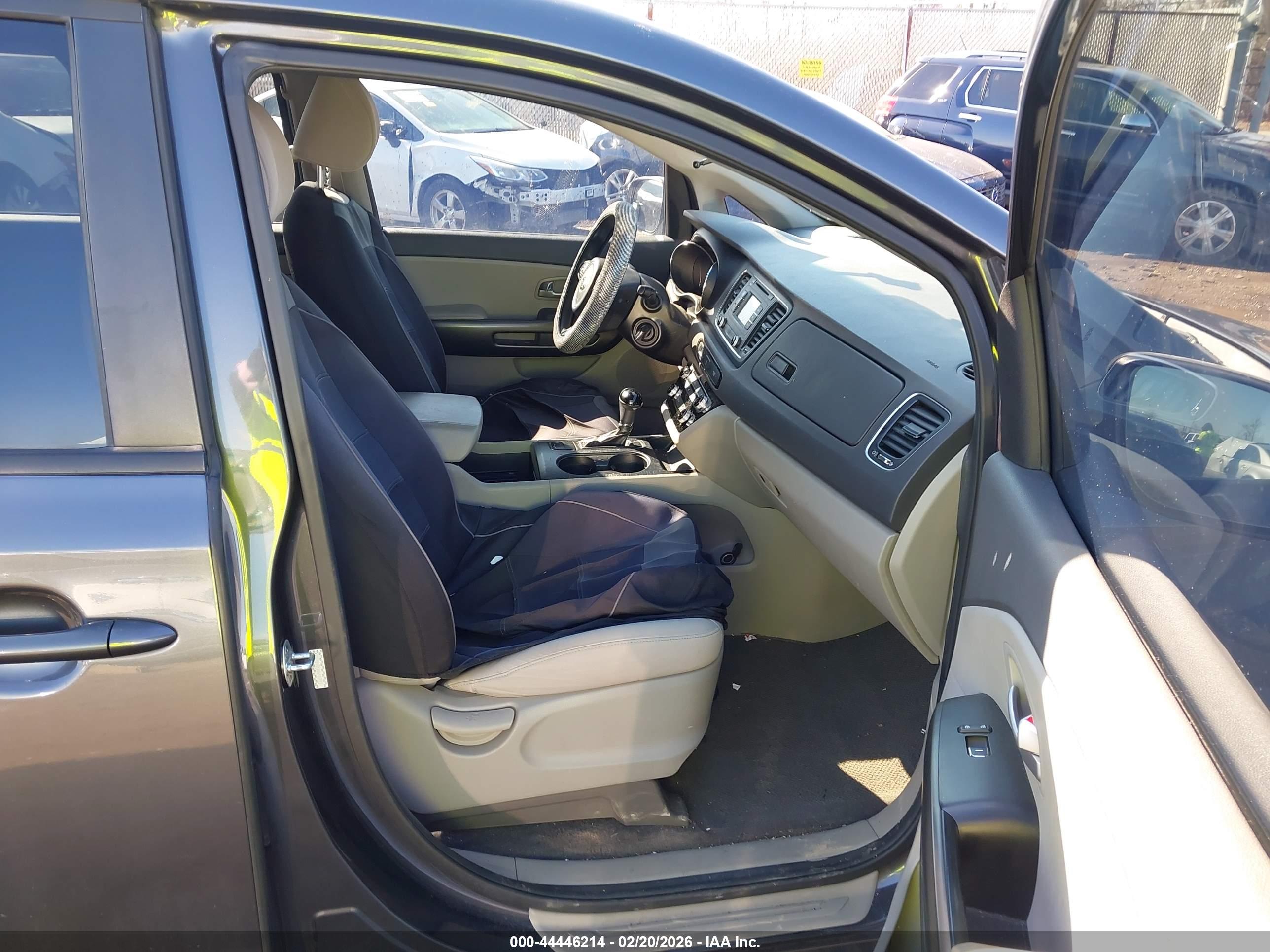 KIA SEDONA image 5