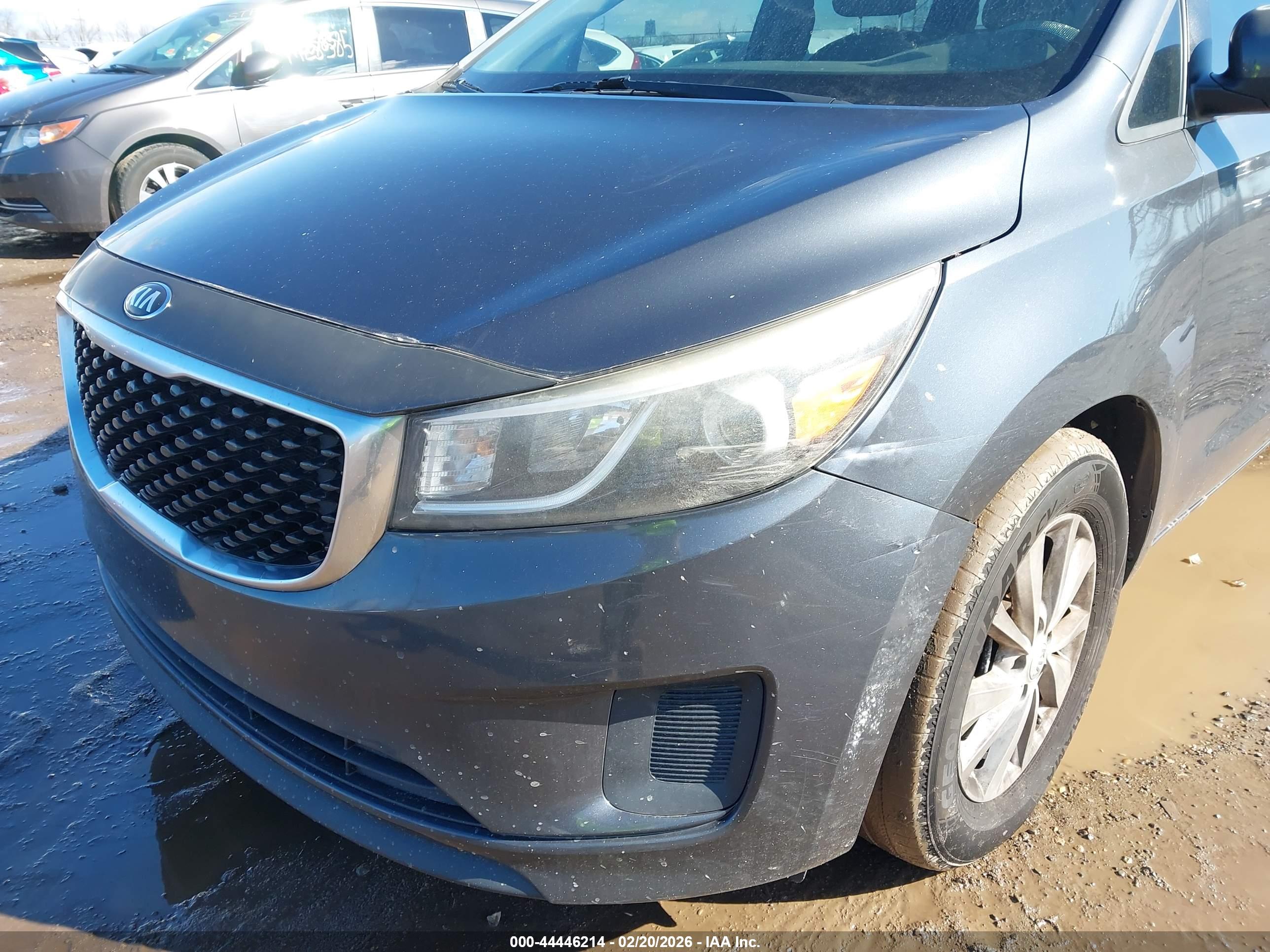 KIA SEDONA image 6