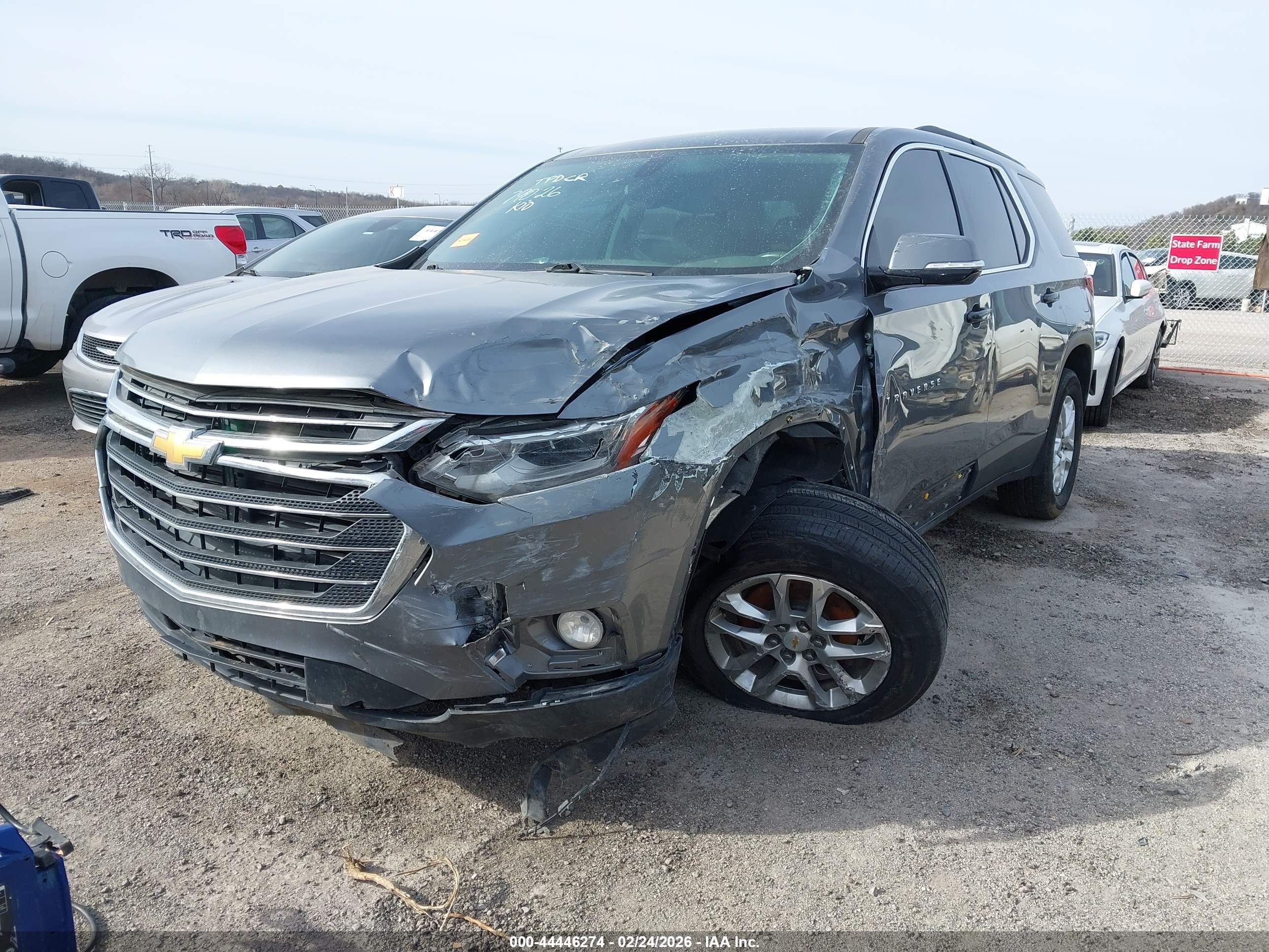 CHEVROLET TRAVERSE image 2