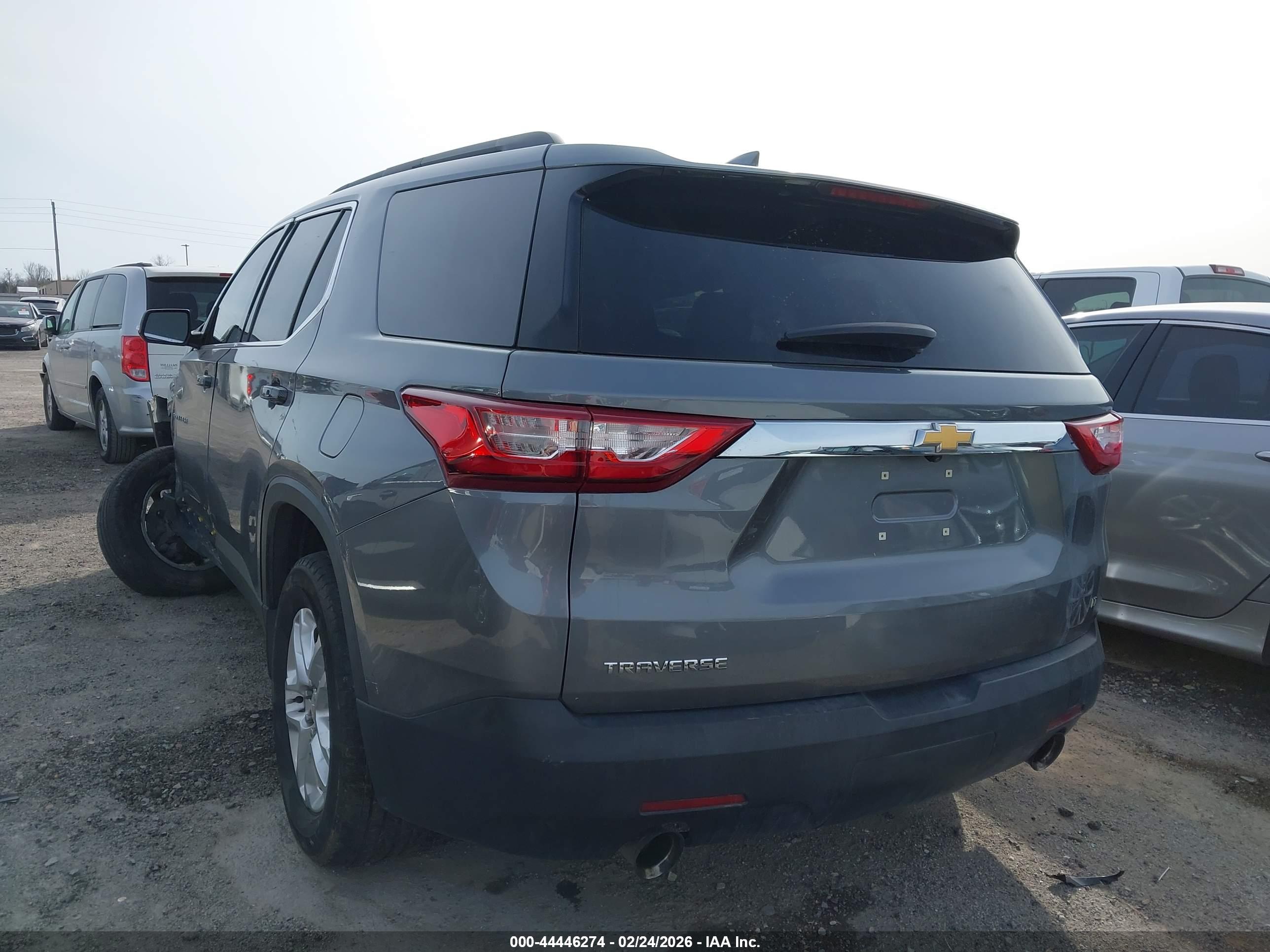CHEVROLET TRAVERSE image 3