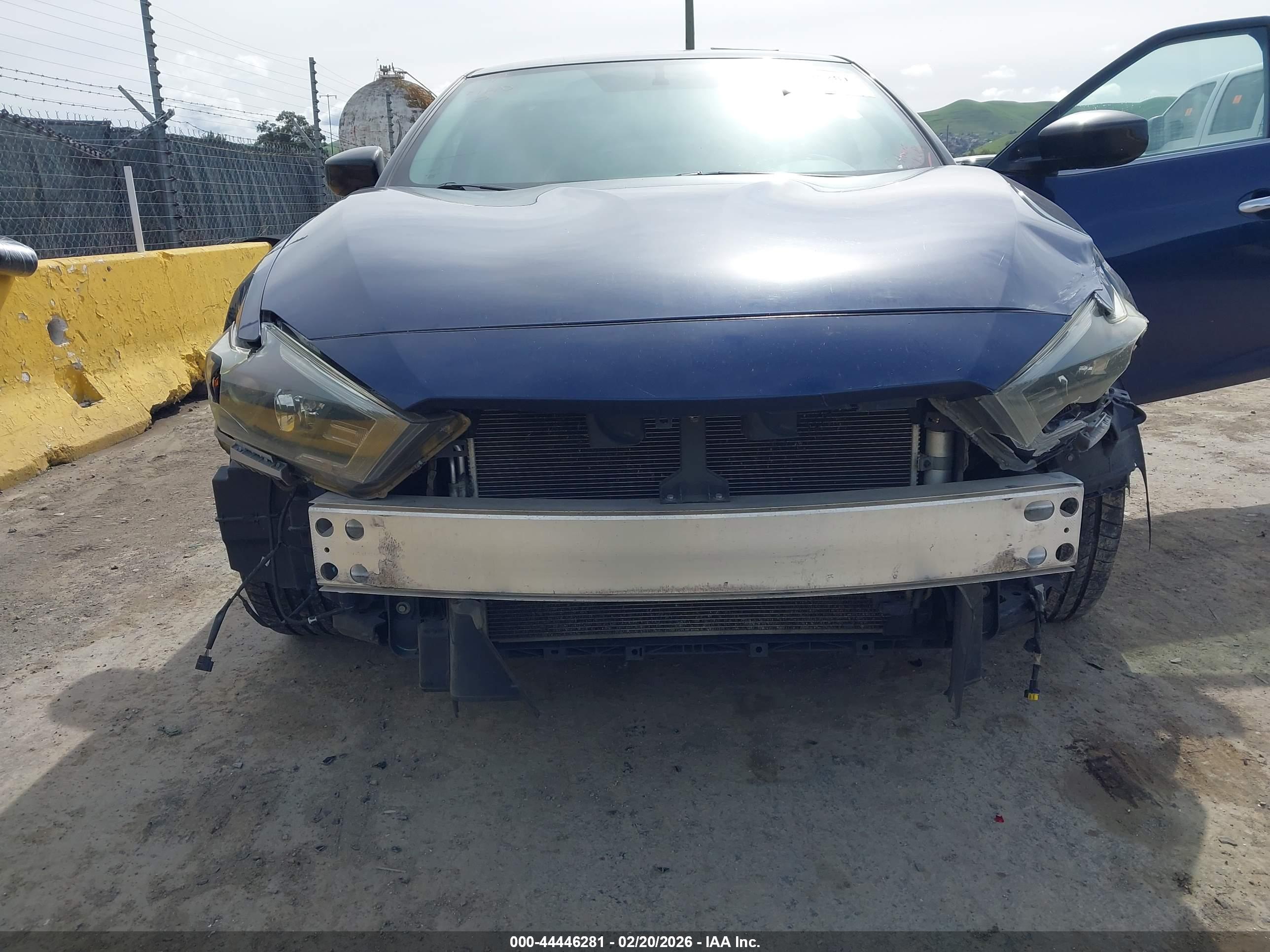NISSAN MAXIMA image 6