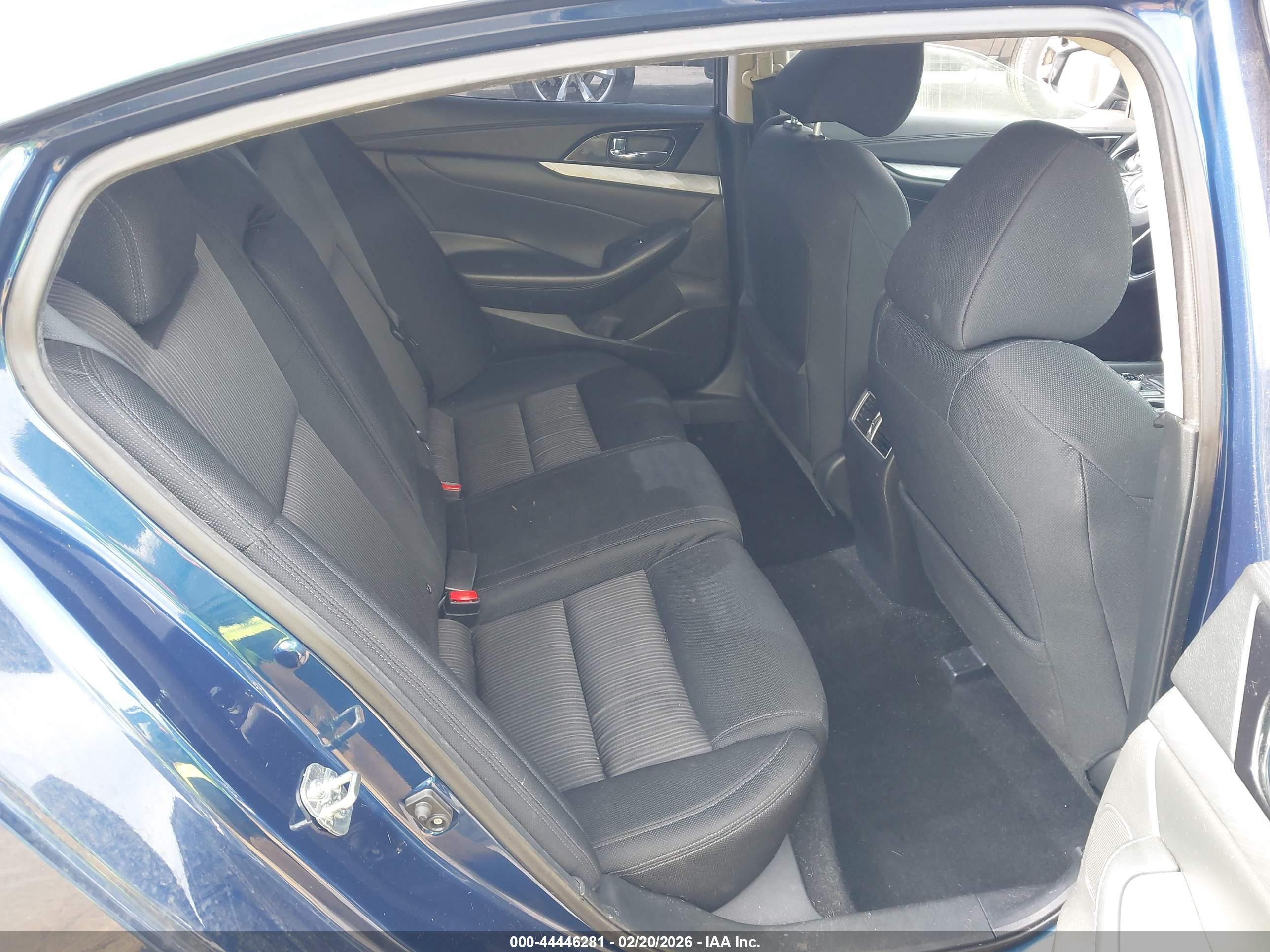 NISSAN MAXIMA image 8