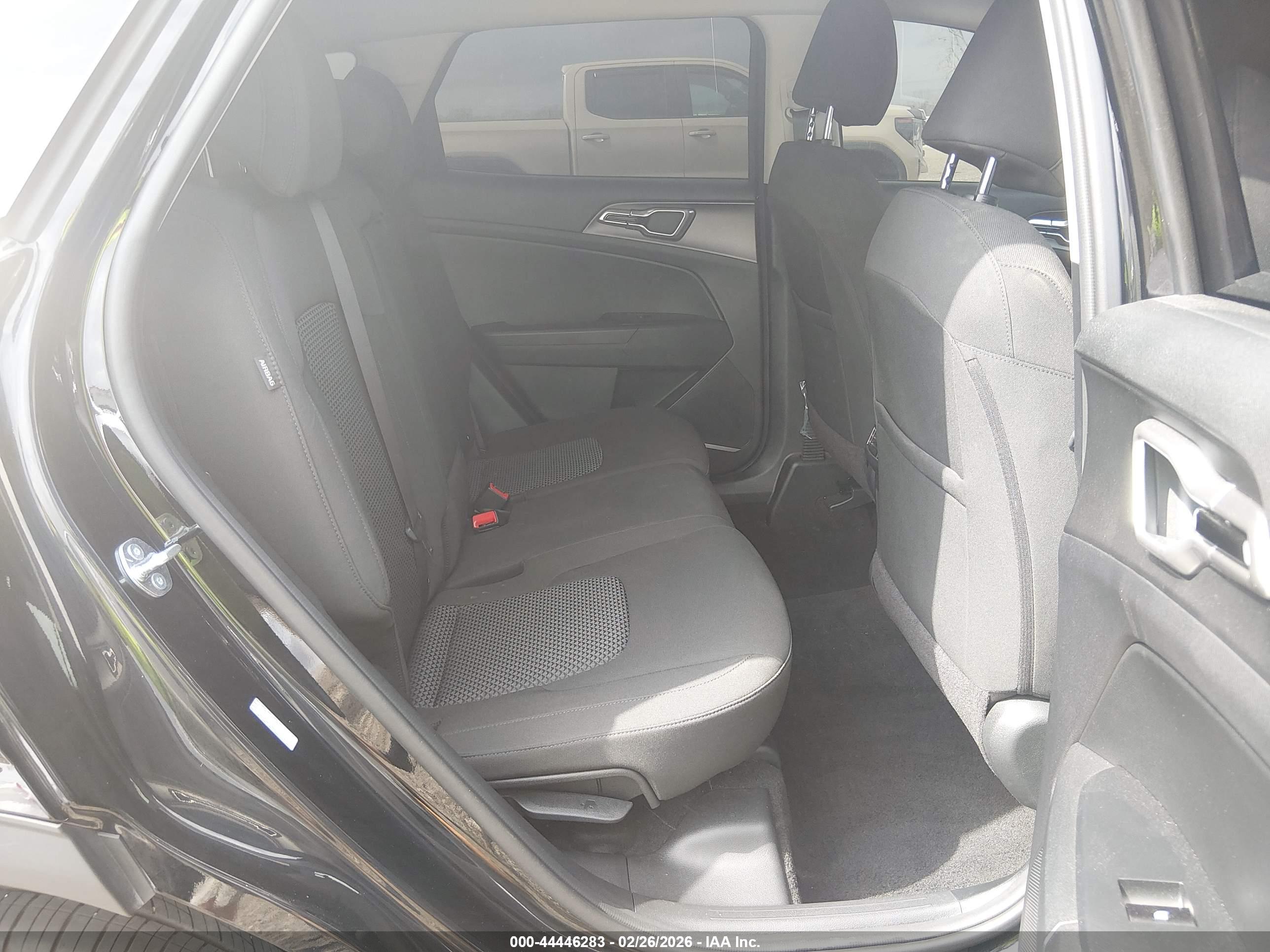 KIA SPORTAGE image 8