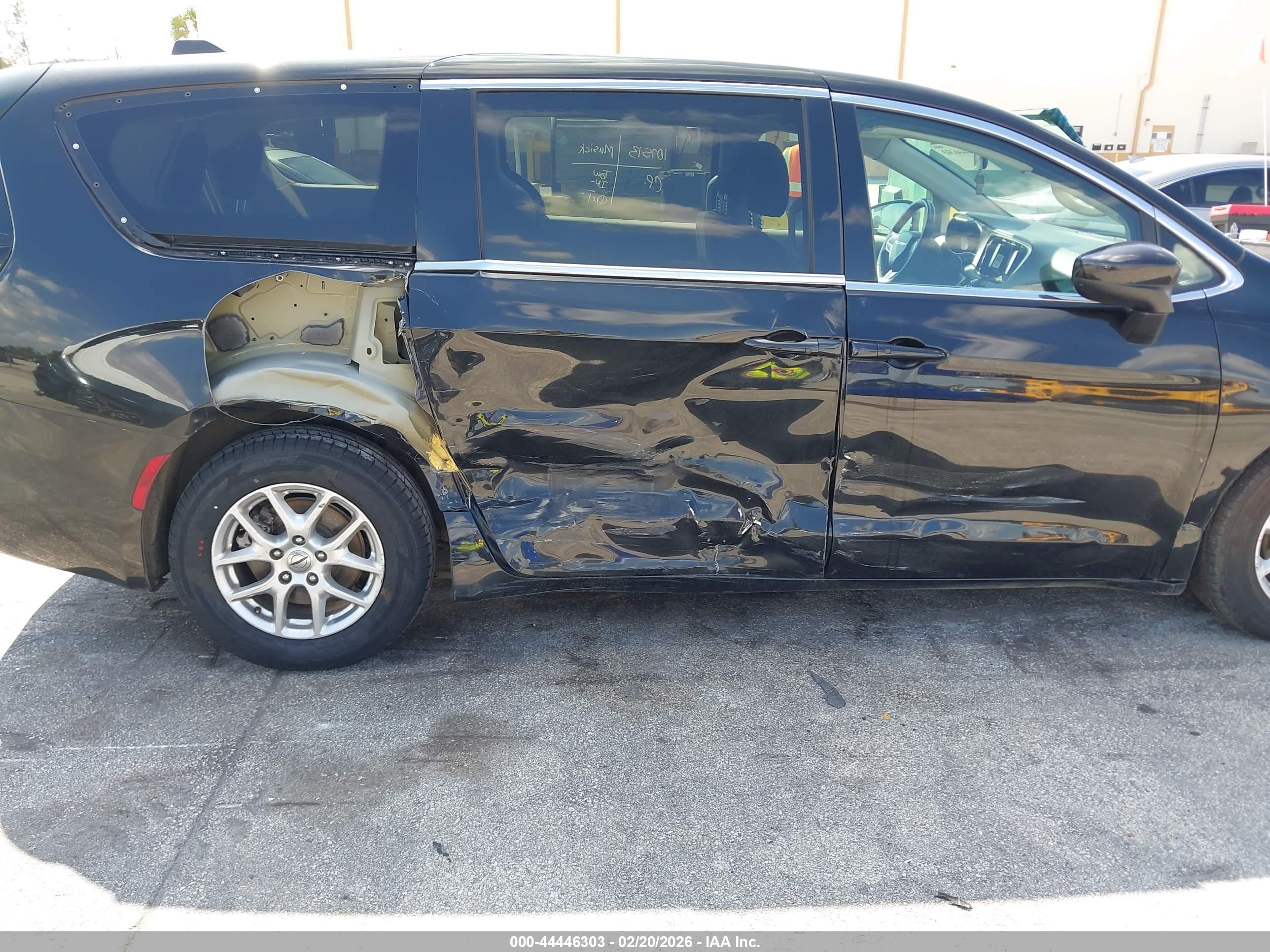 CHRYSLER VOYAGER image 6