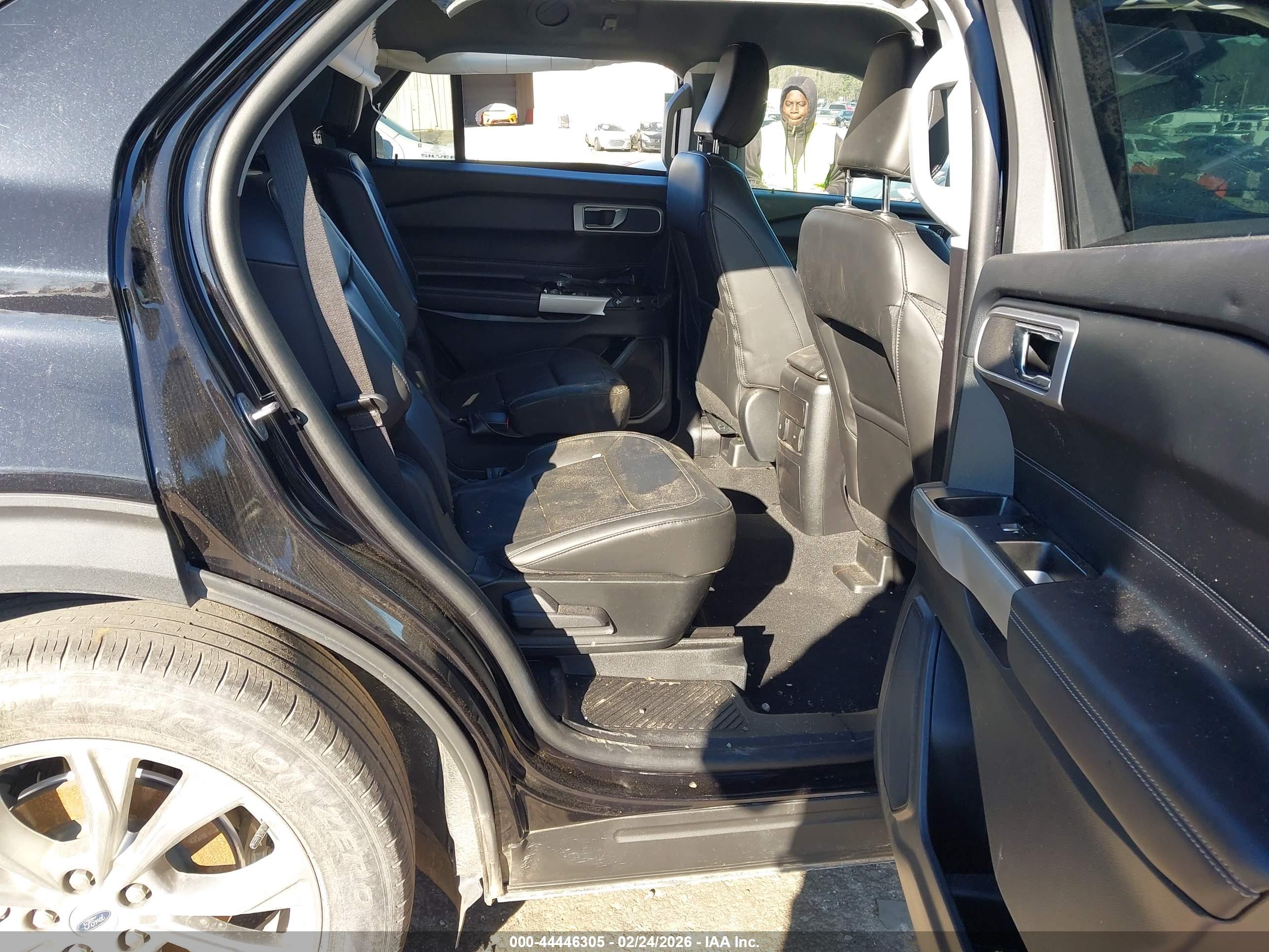 FORD EXPLORER image 8