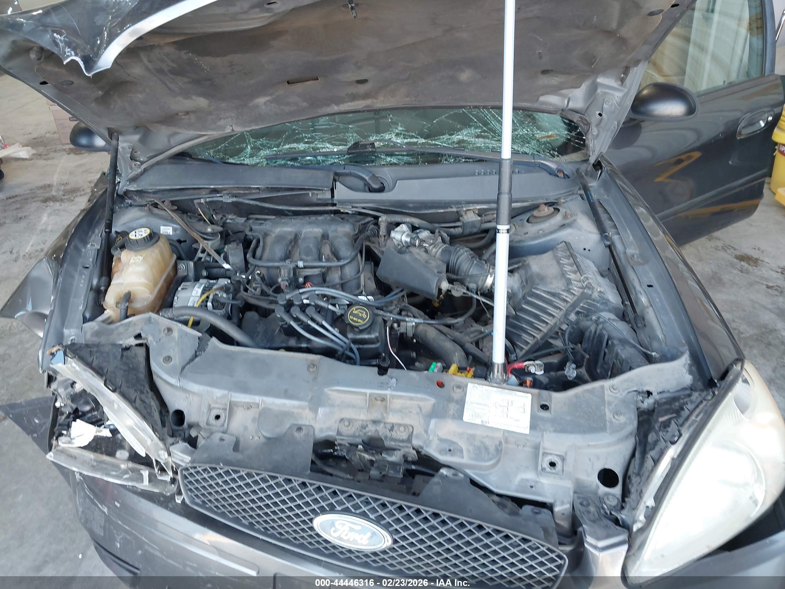 FORD TAURUS image 10