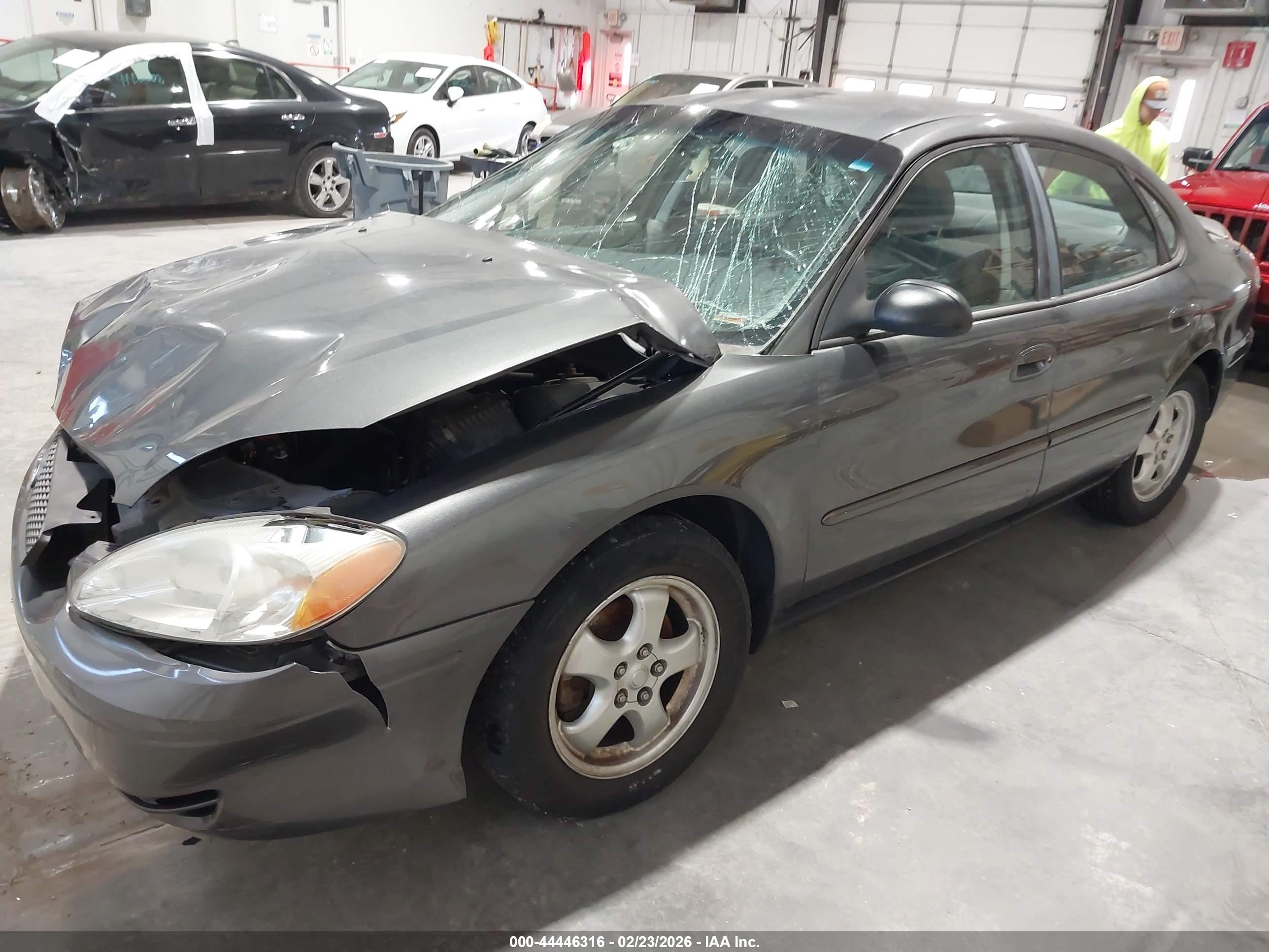 FORD TAURUS image 2