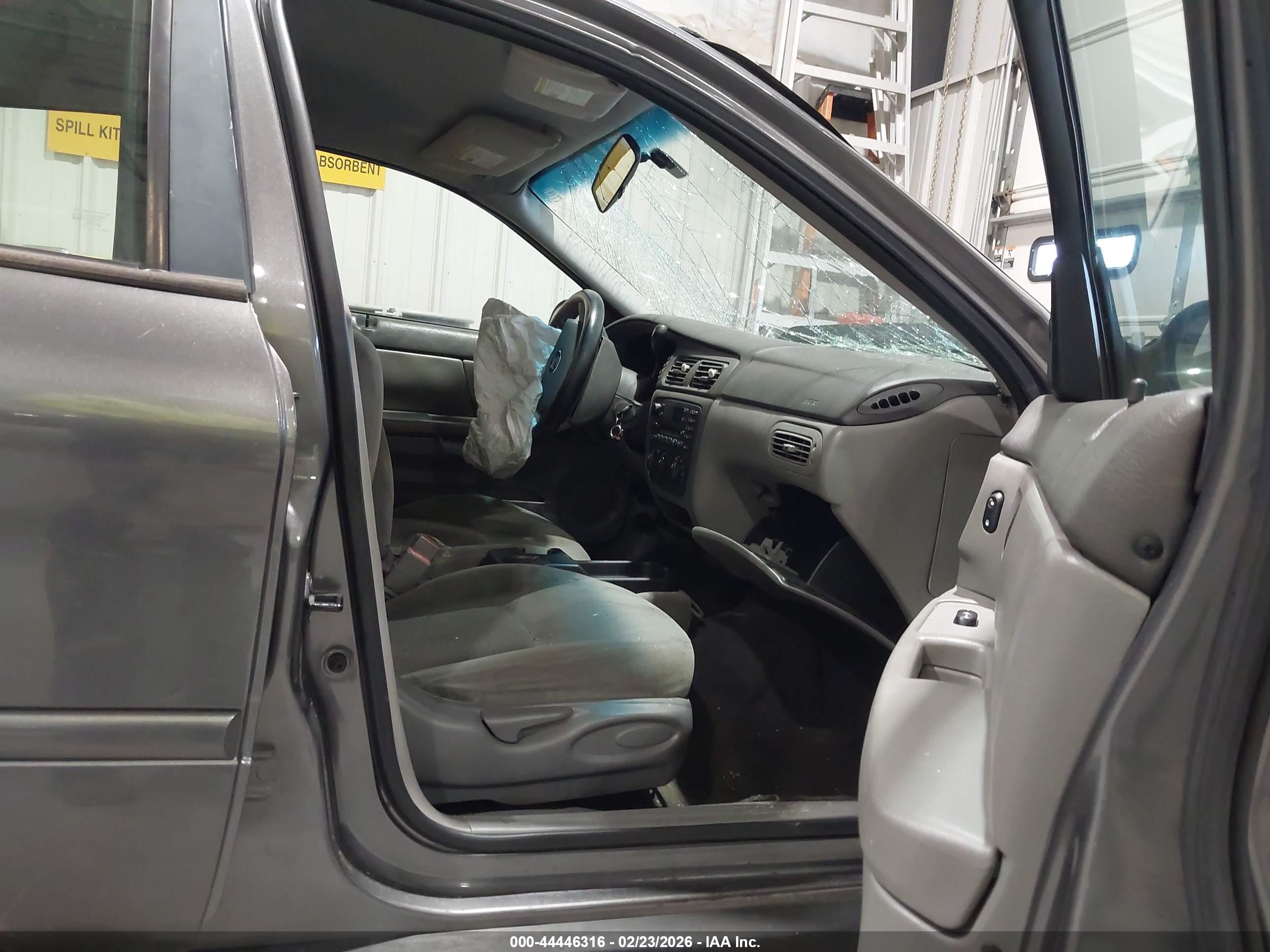 FORD TAURUS image 5