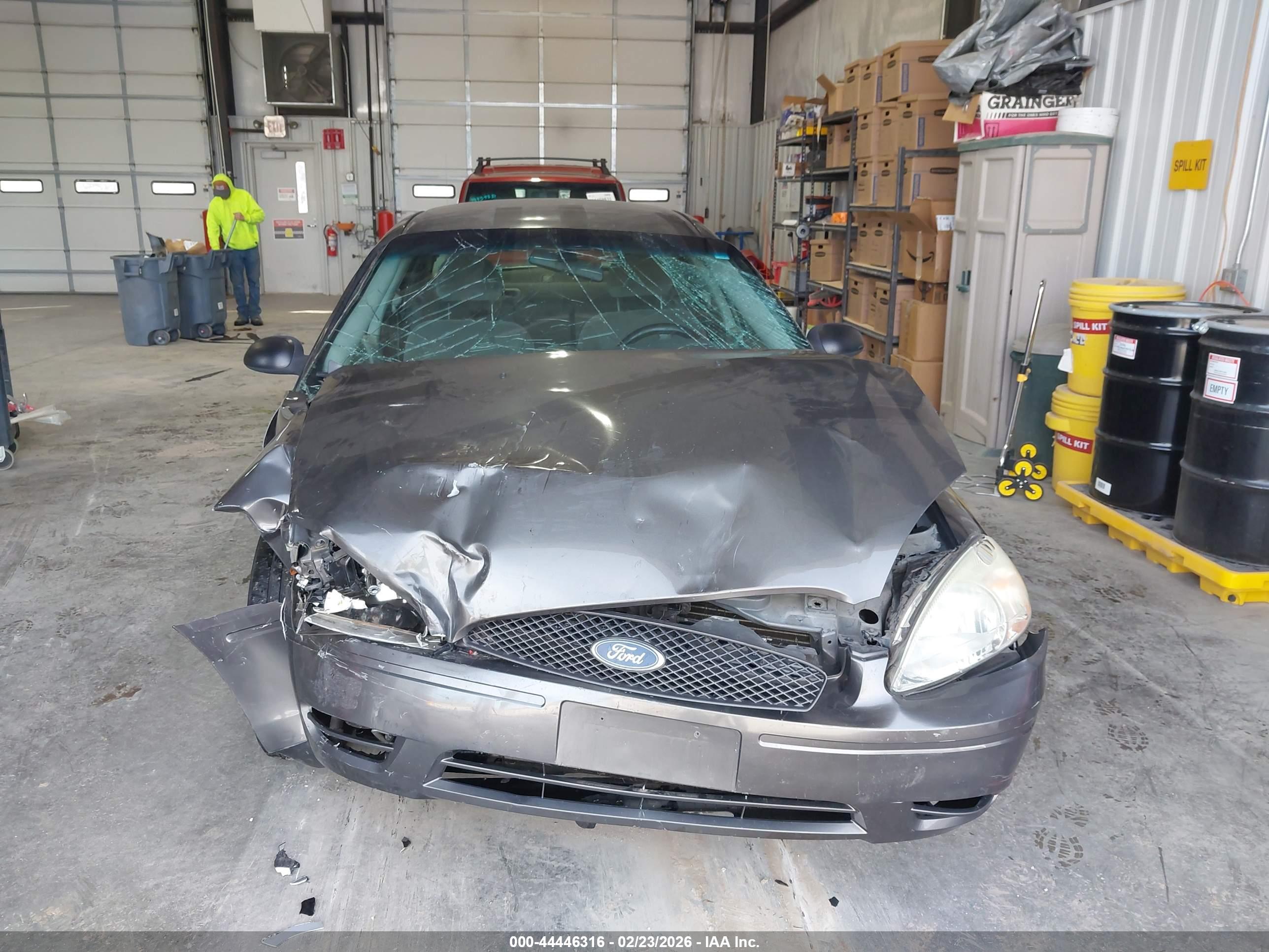 FORD TAURUS image 6