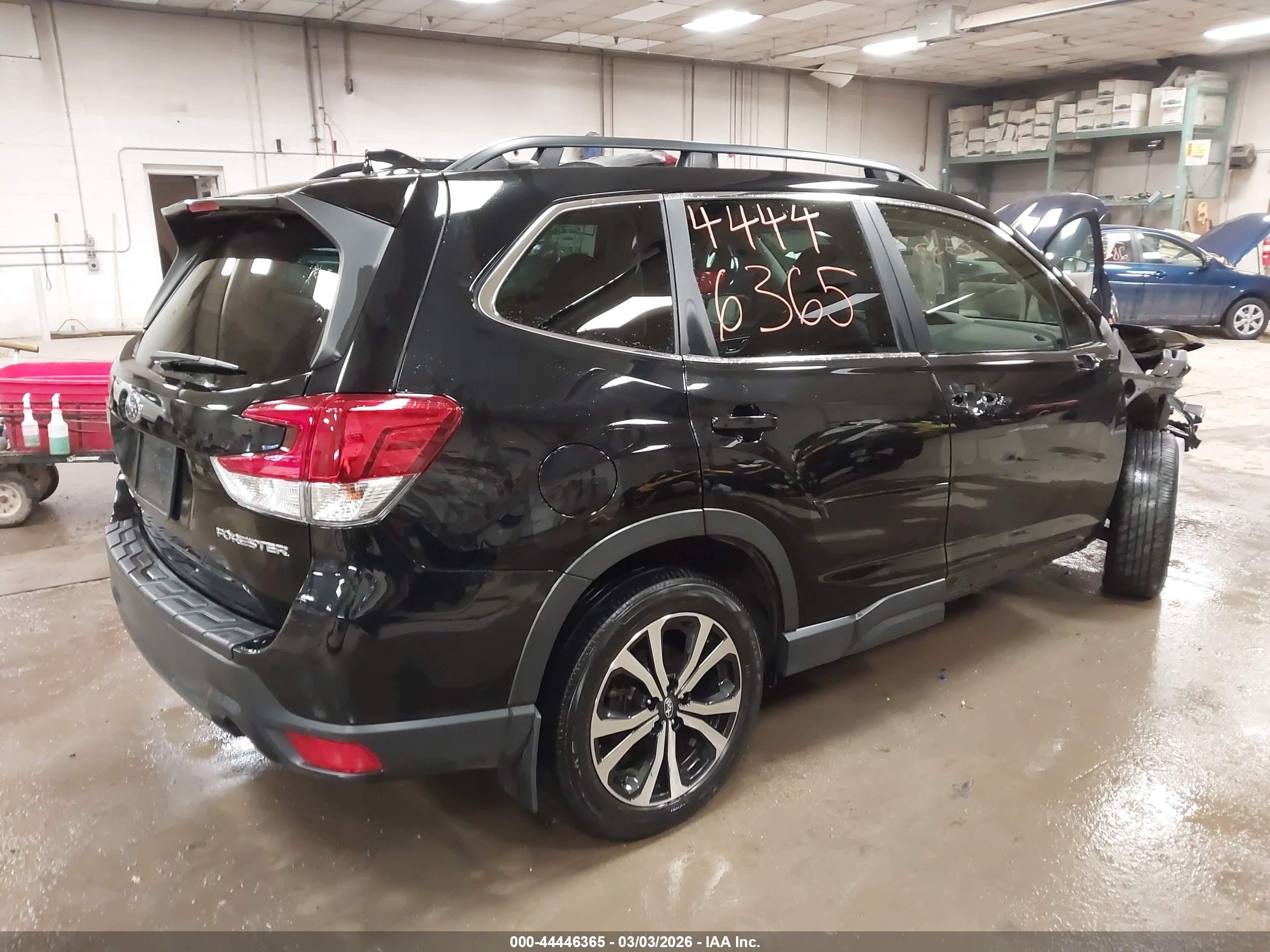 SUBARU FORESTER image 4