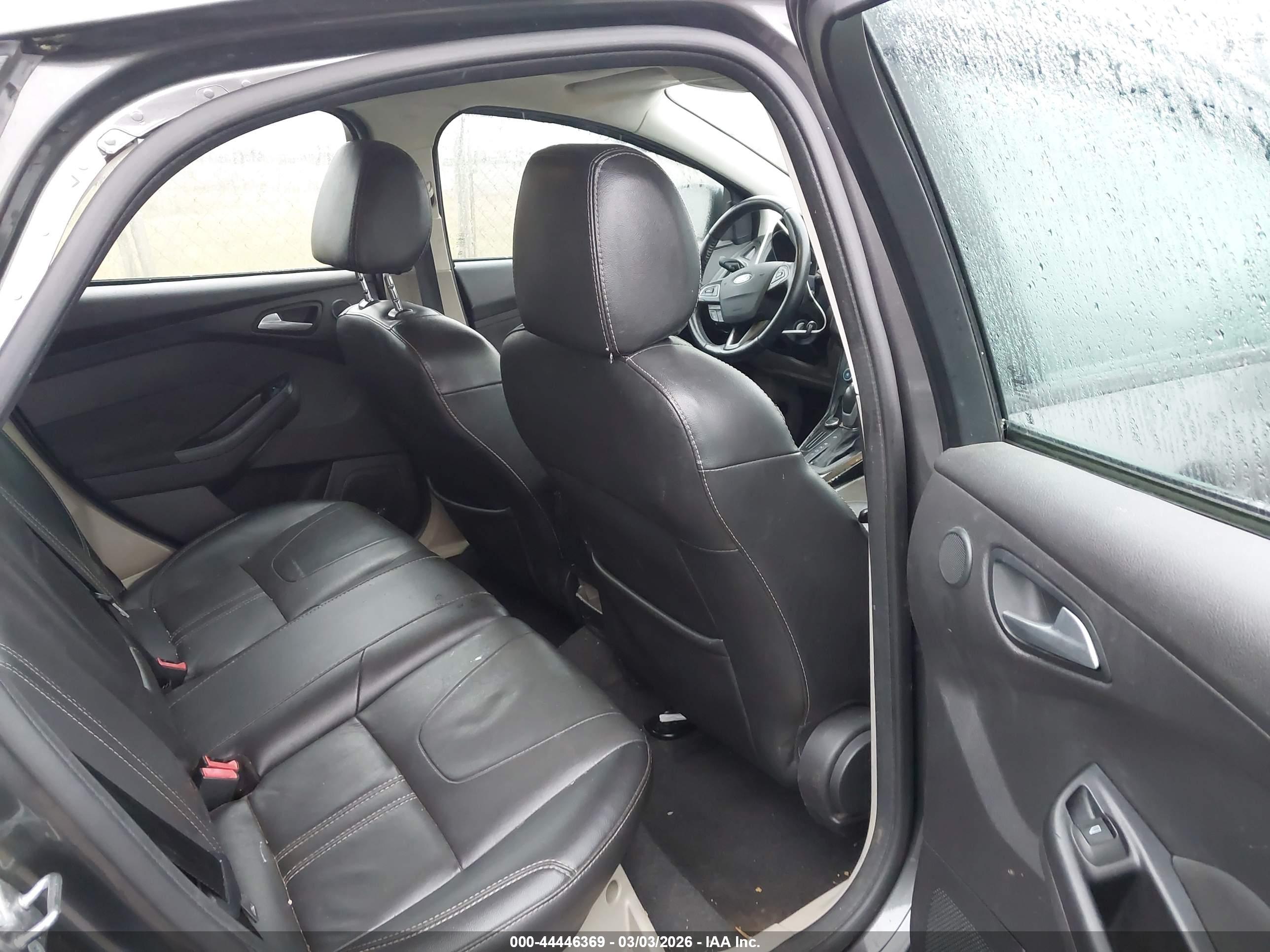 FORD FOCUS image 8