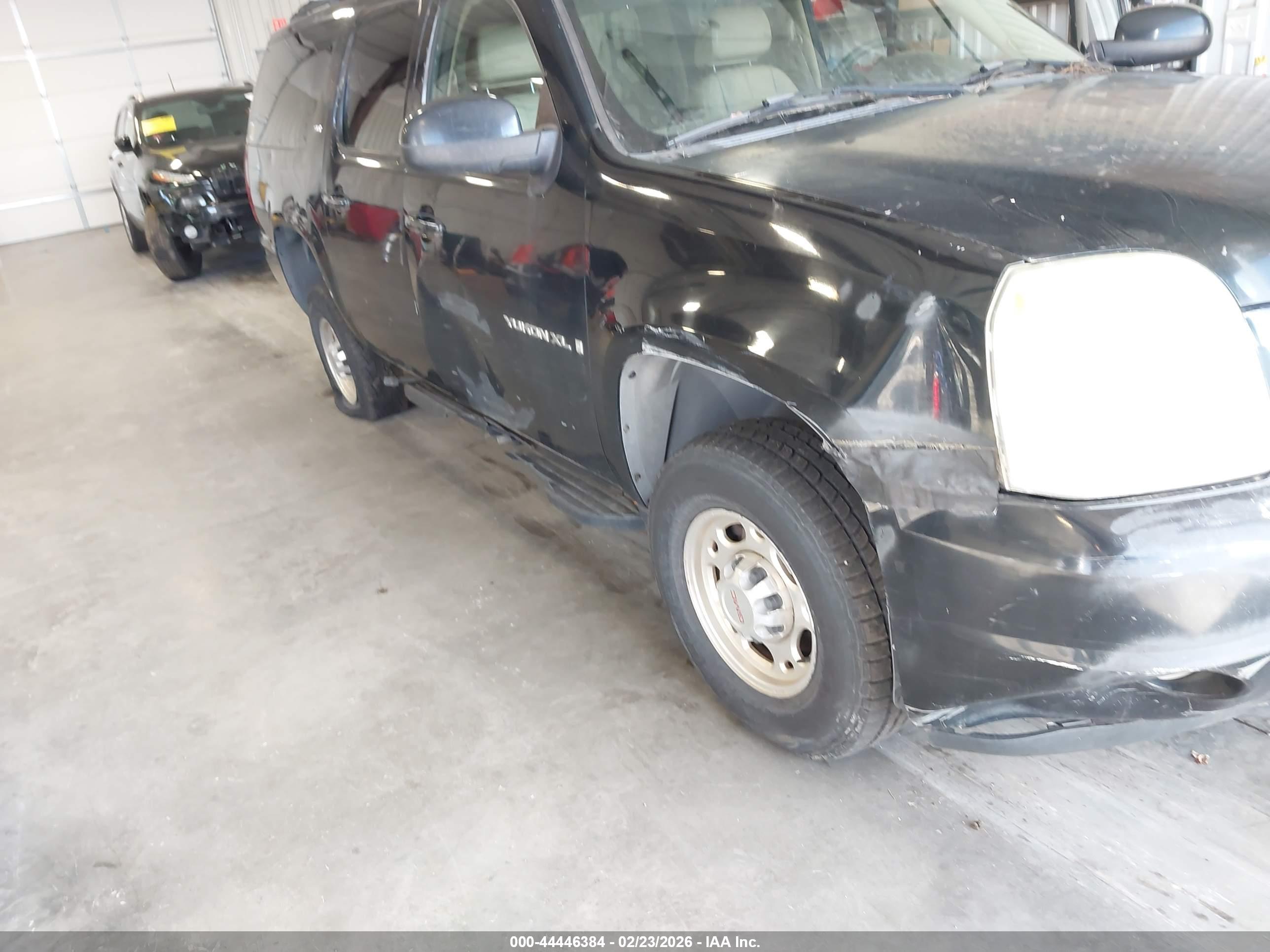 GMC YUKON image 6