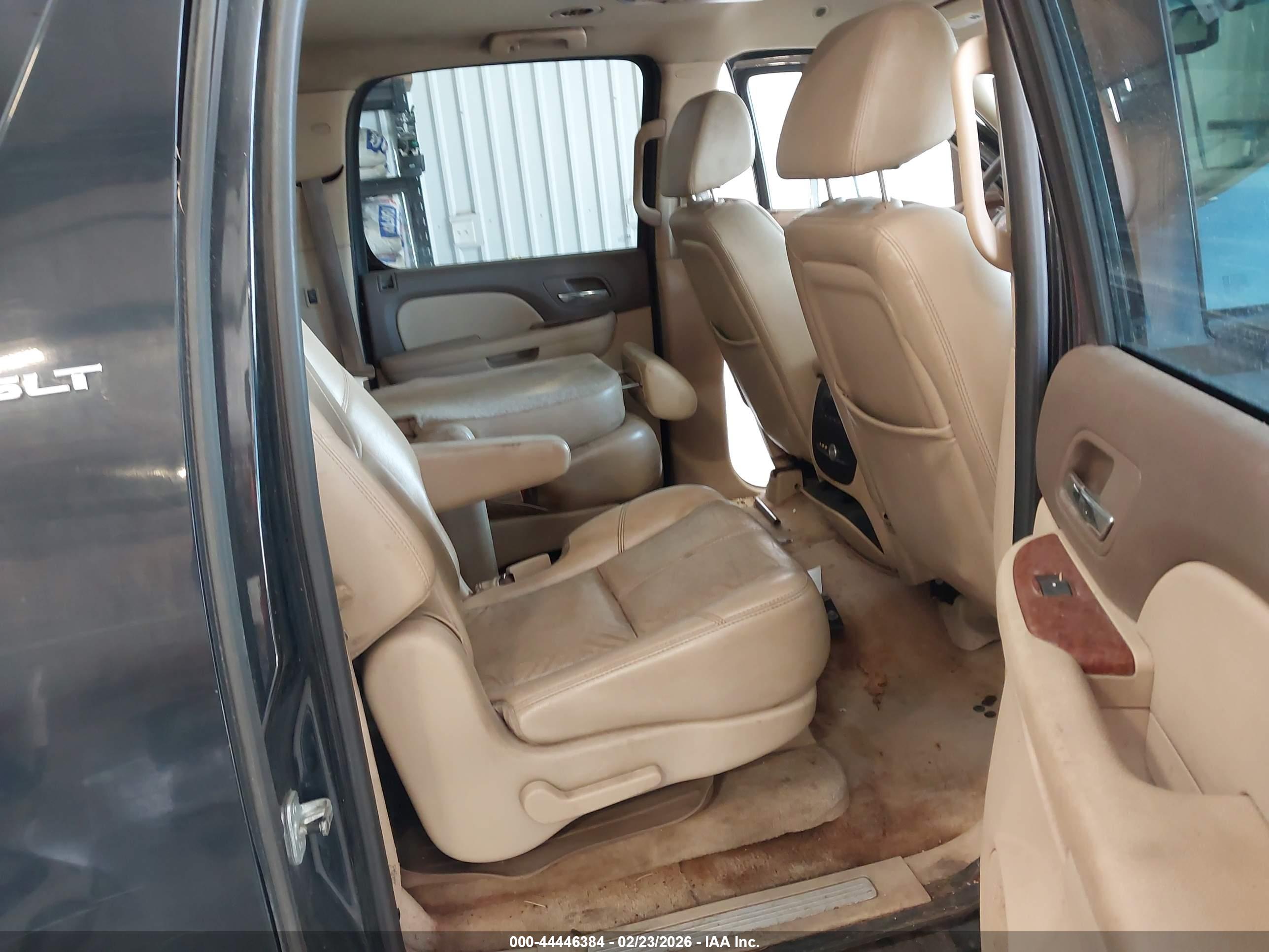 GMC YUKON image 8
