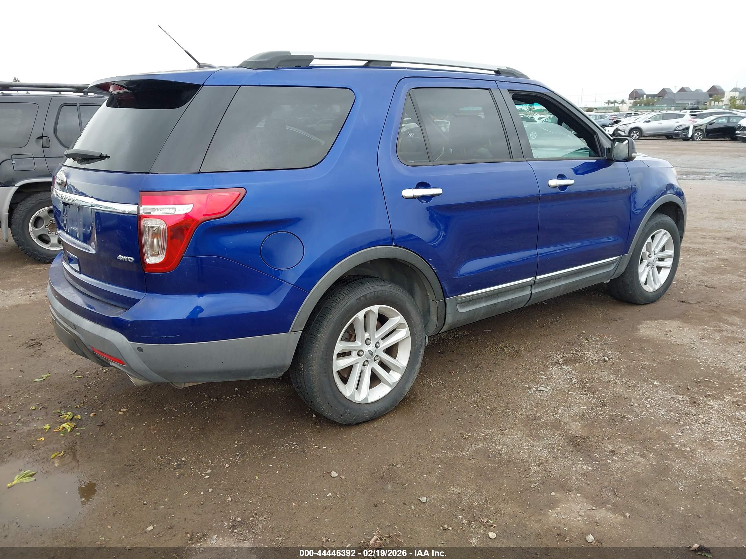 FORD EXPLORER image 4