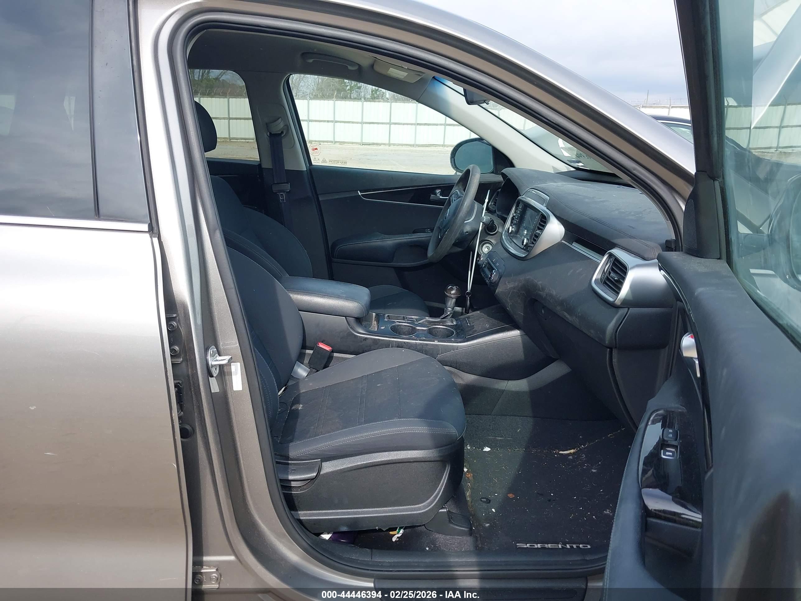 KIA SORENTO image 5