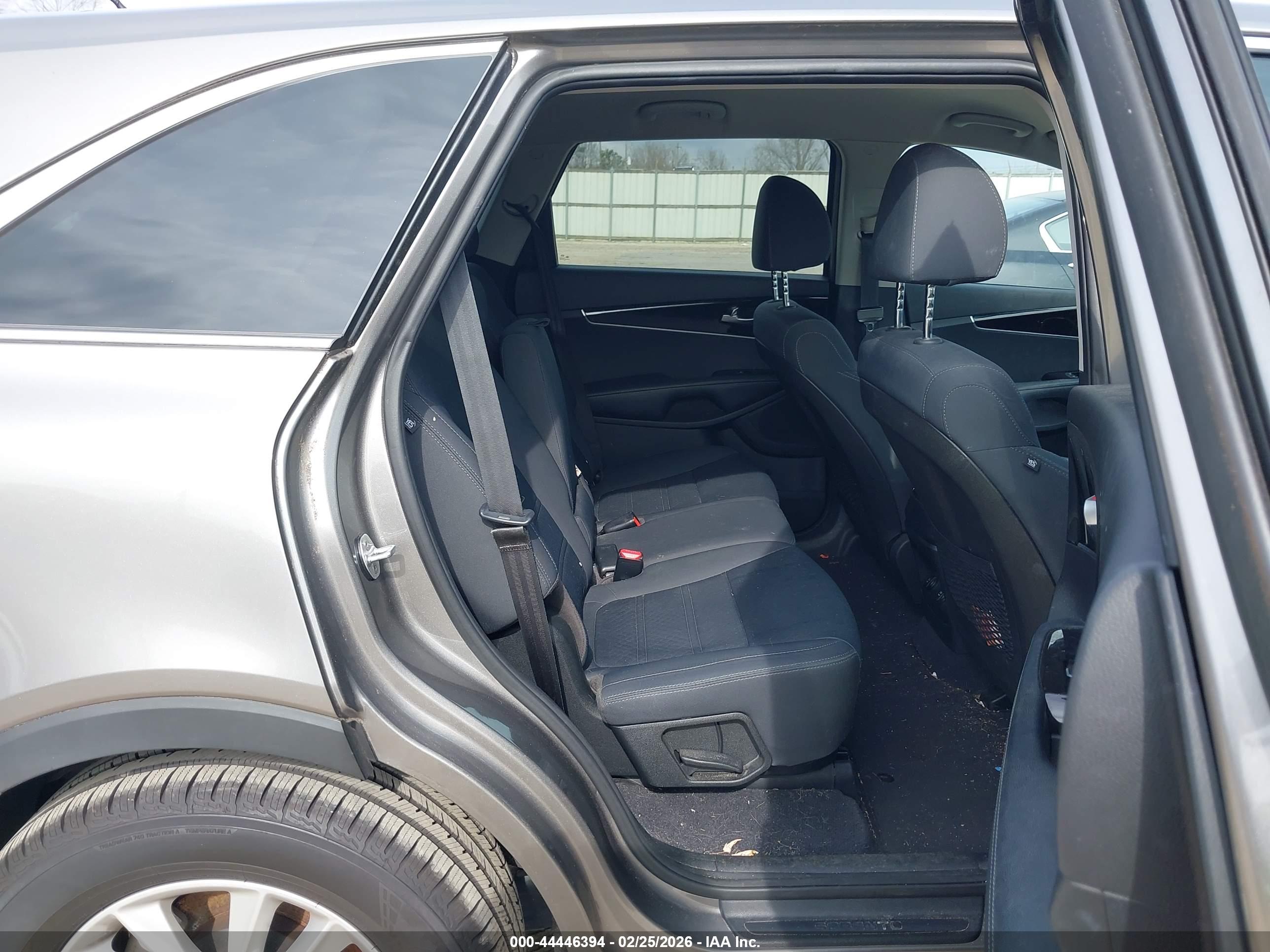 KIA SORENTO image 8