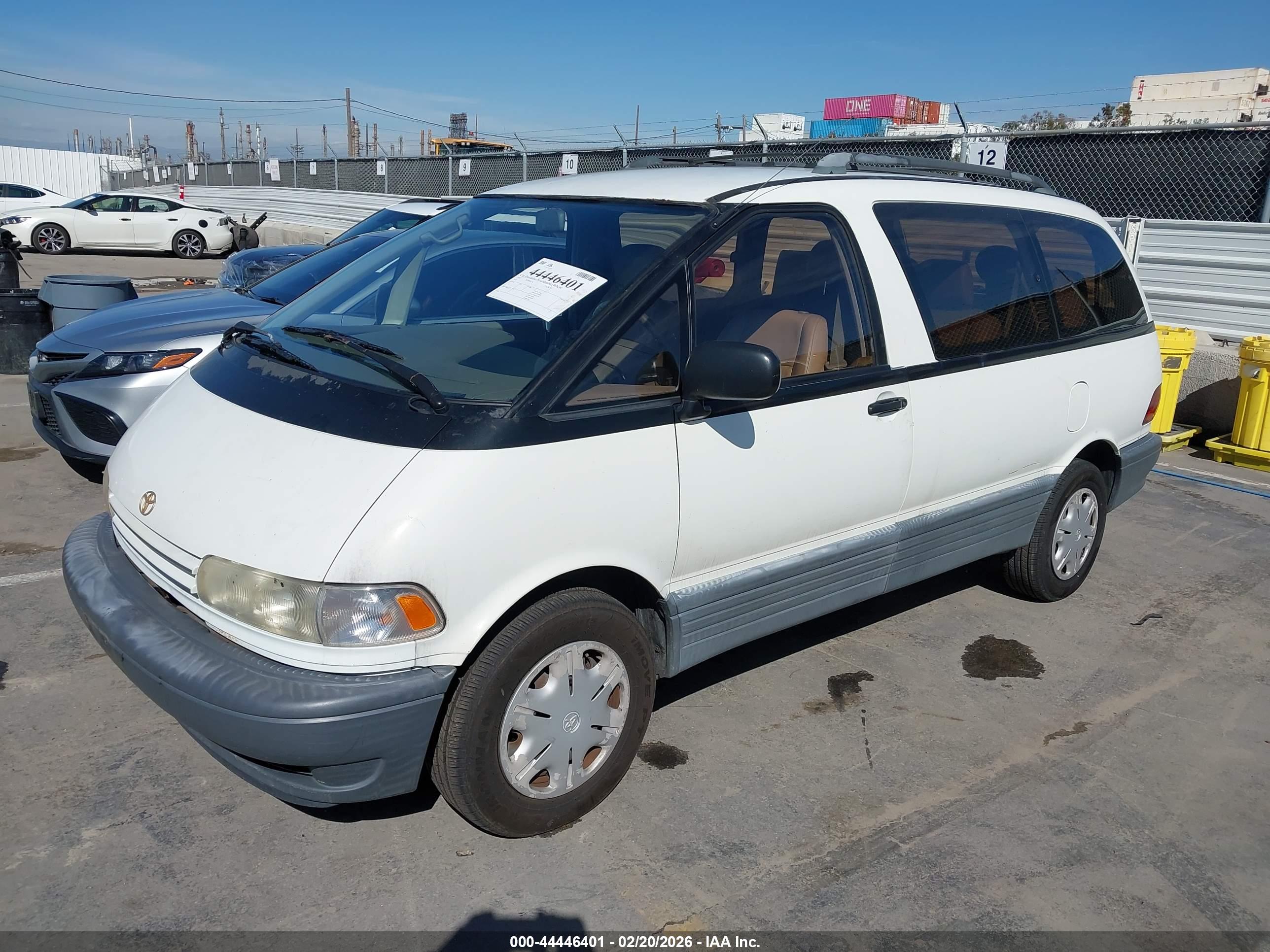 TOYOTA PREVIA image 2