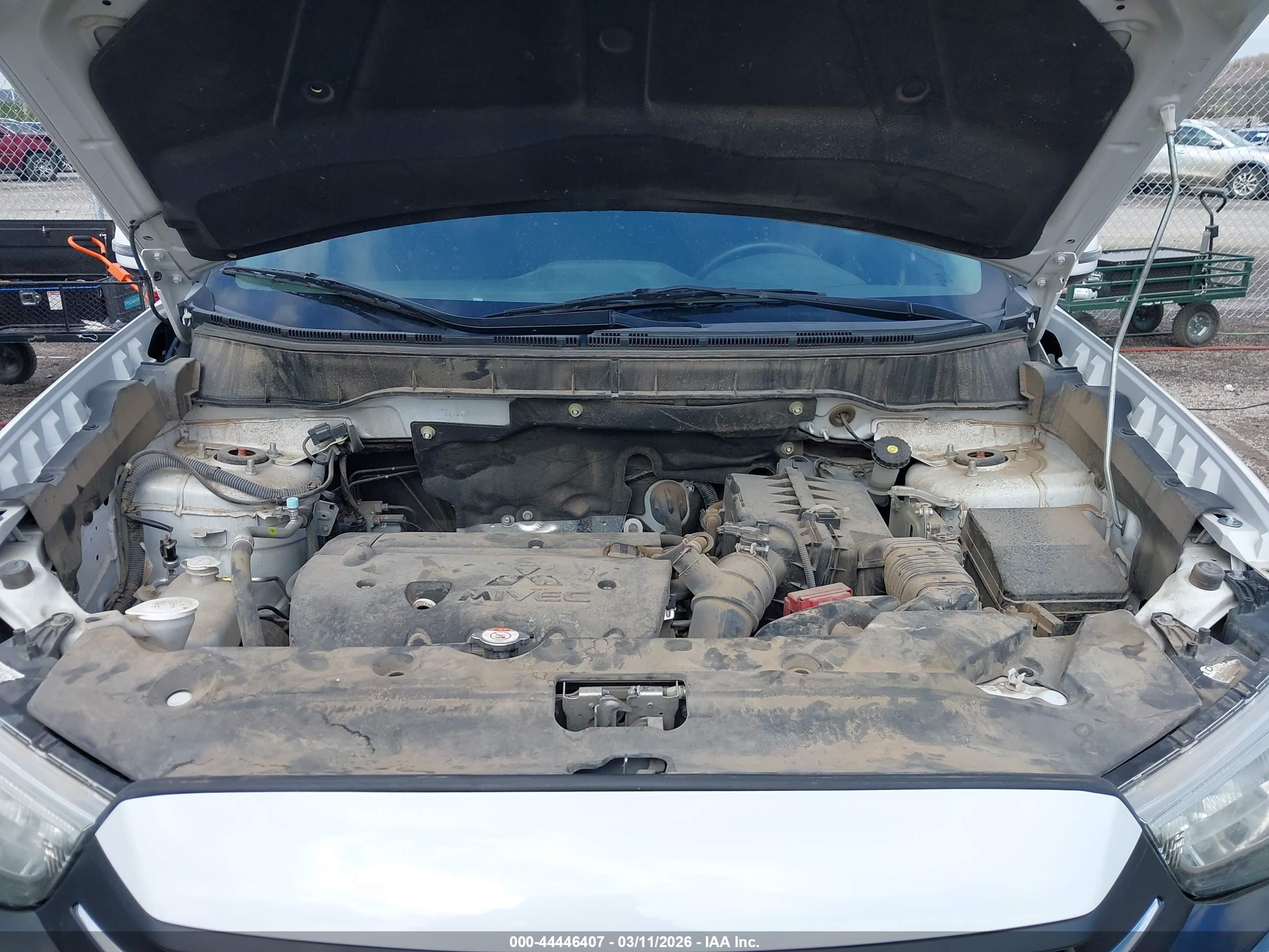 MITSUBISHI OUTLANDER image 10