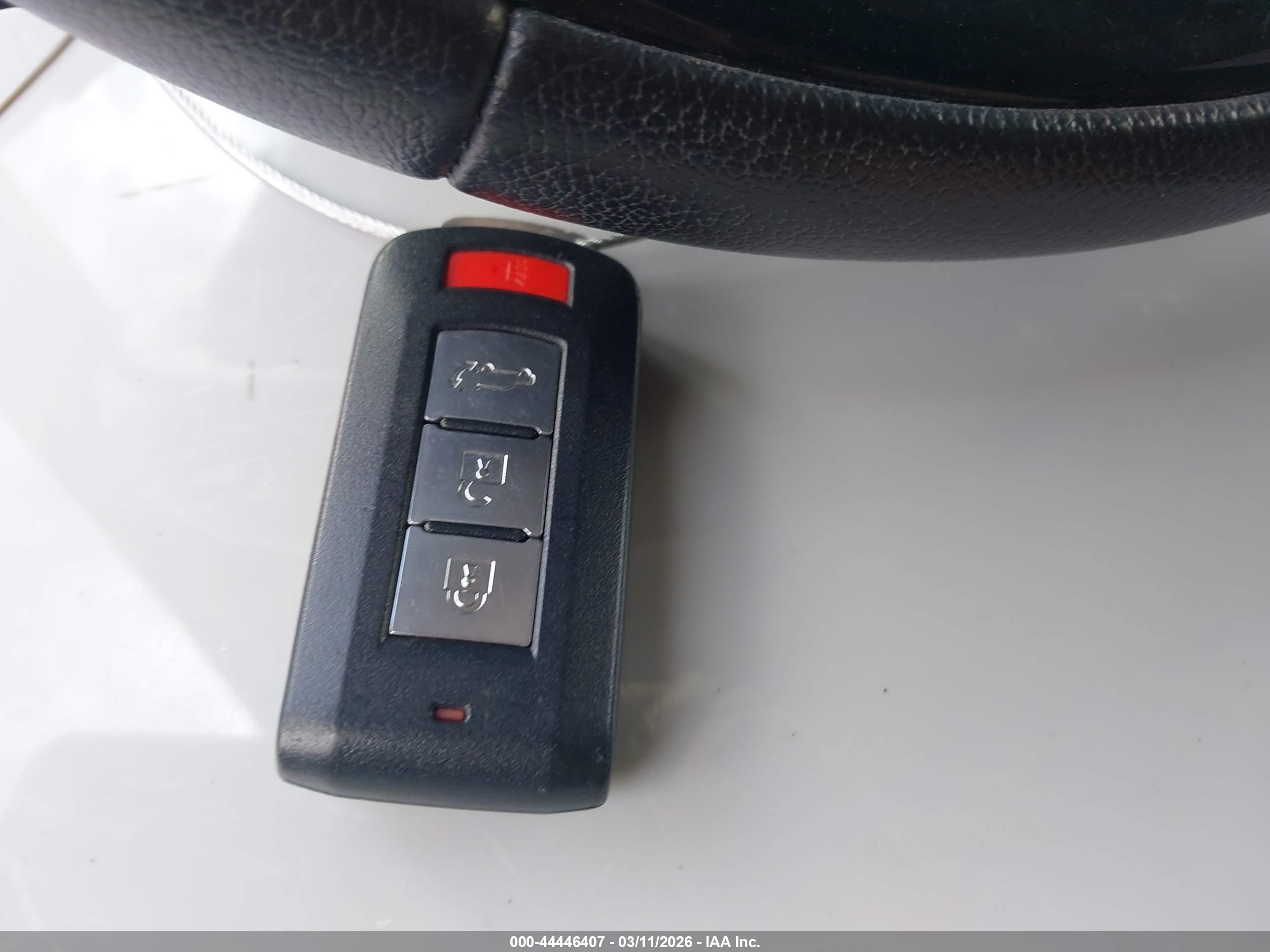 MITSUBISHI OUTLANDER image 11