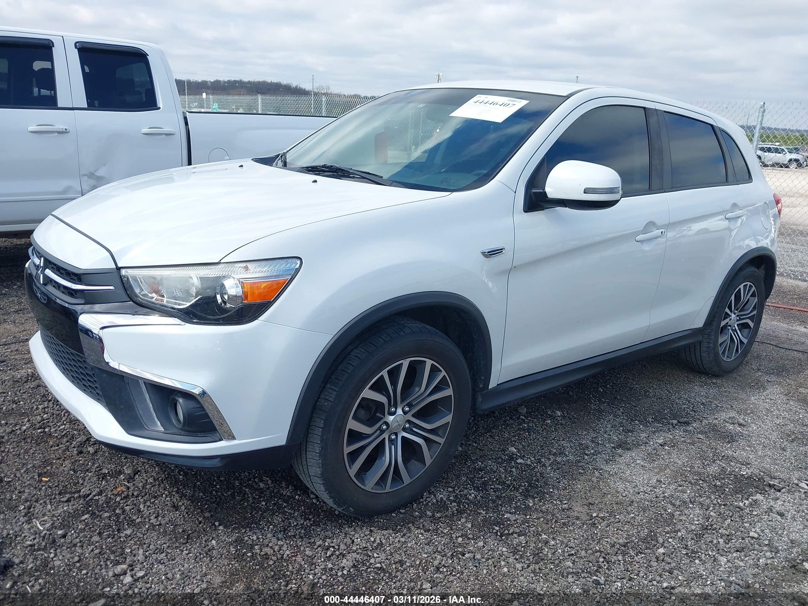 MITSUBISHI OUTLANDER image 2