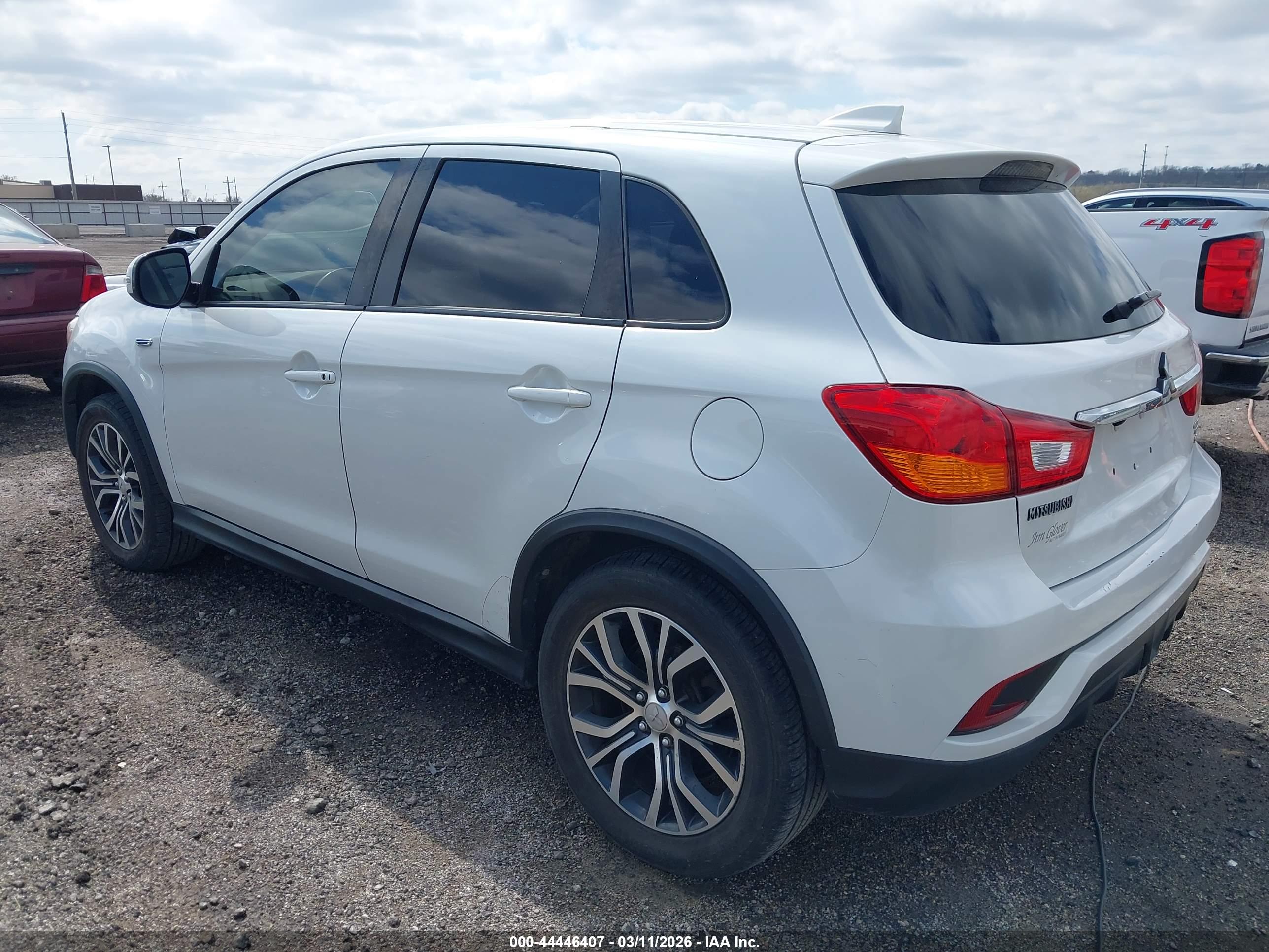MITSUBISHI OUTLANDER image 3