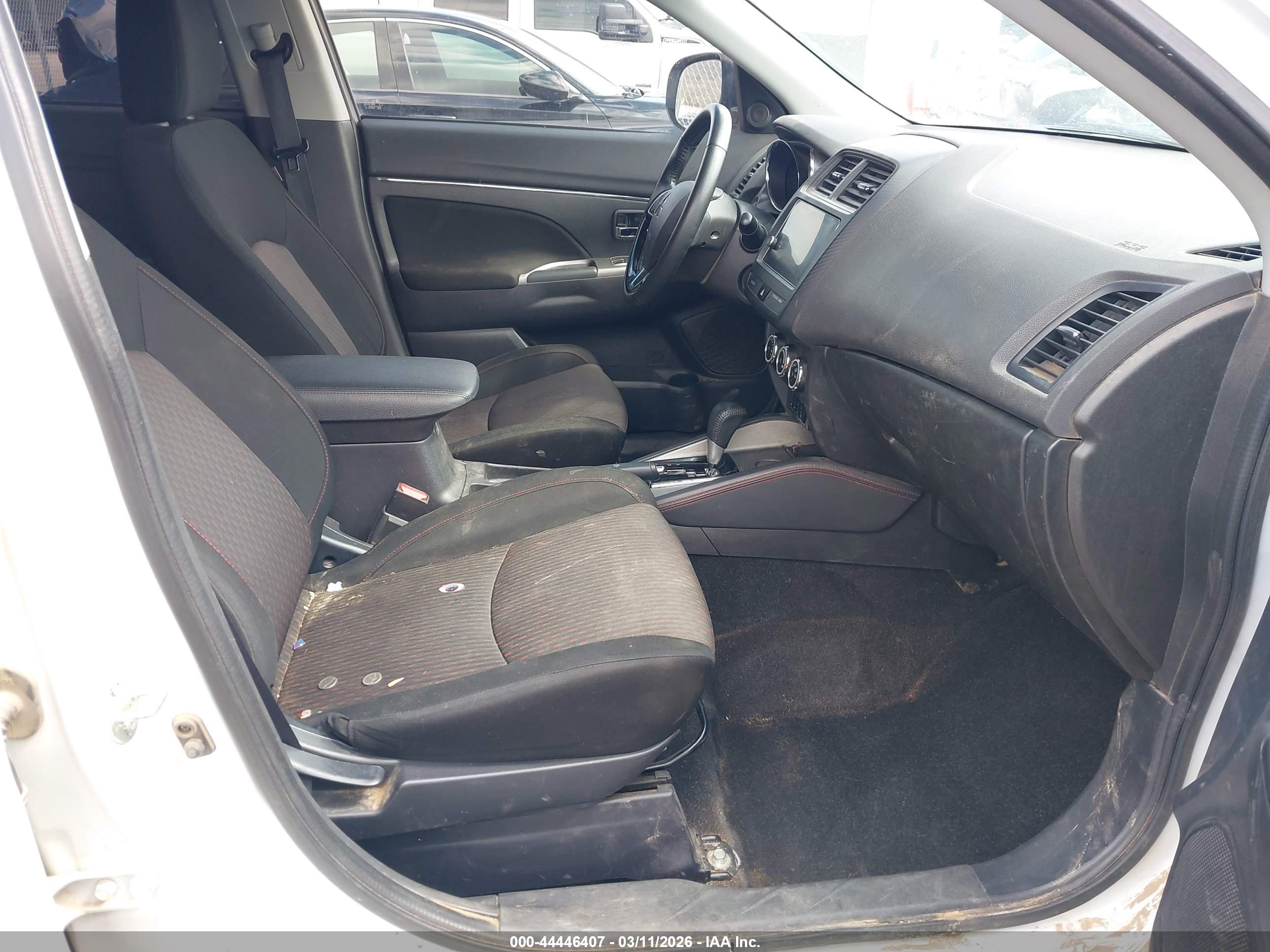 MITSUBISHI OUTLANDER image 5