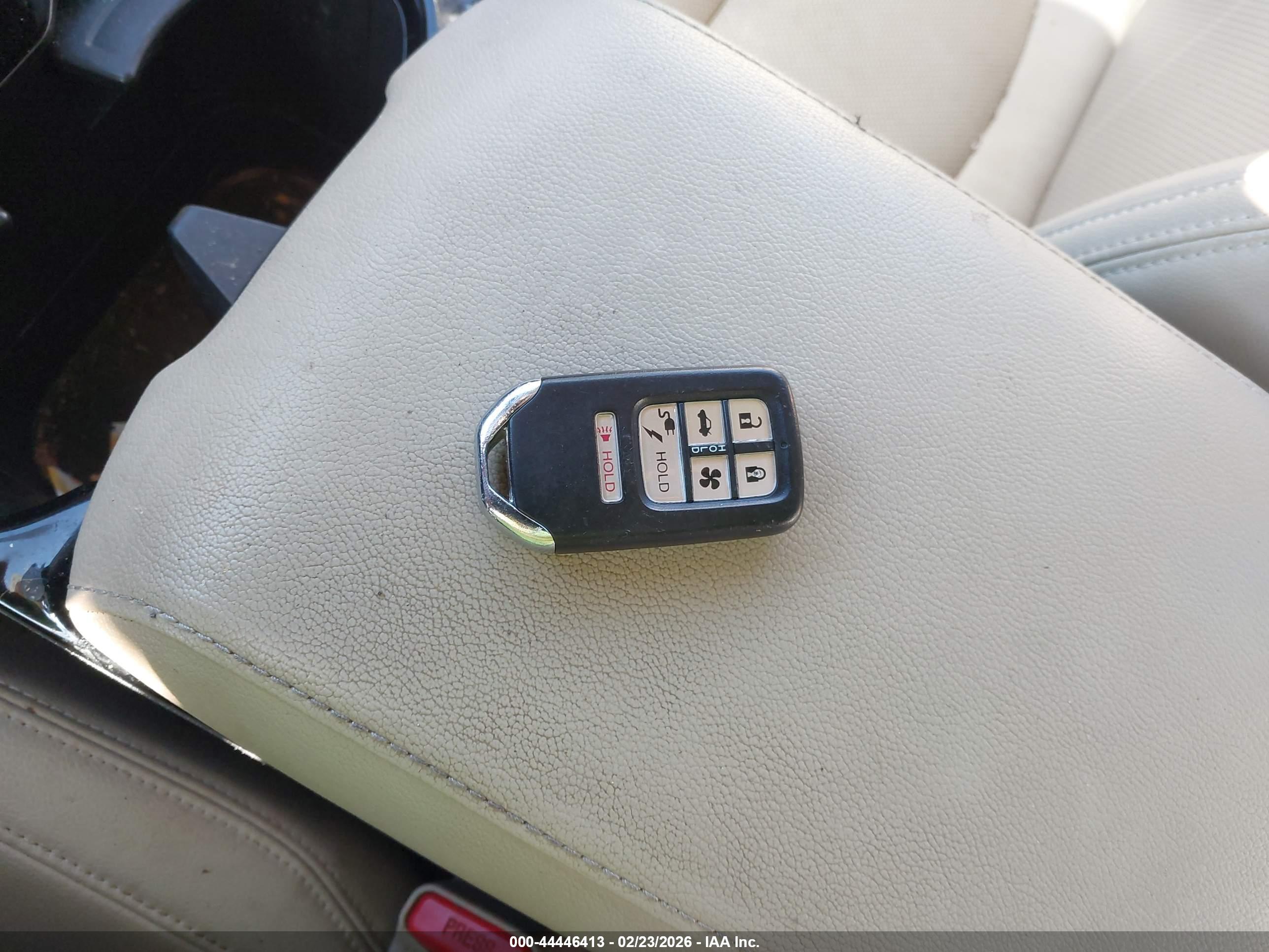 HONDA CLARITY image 11