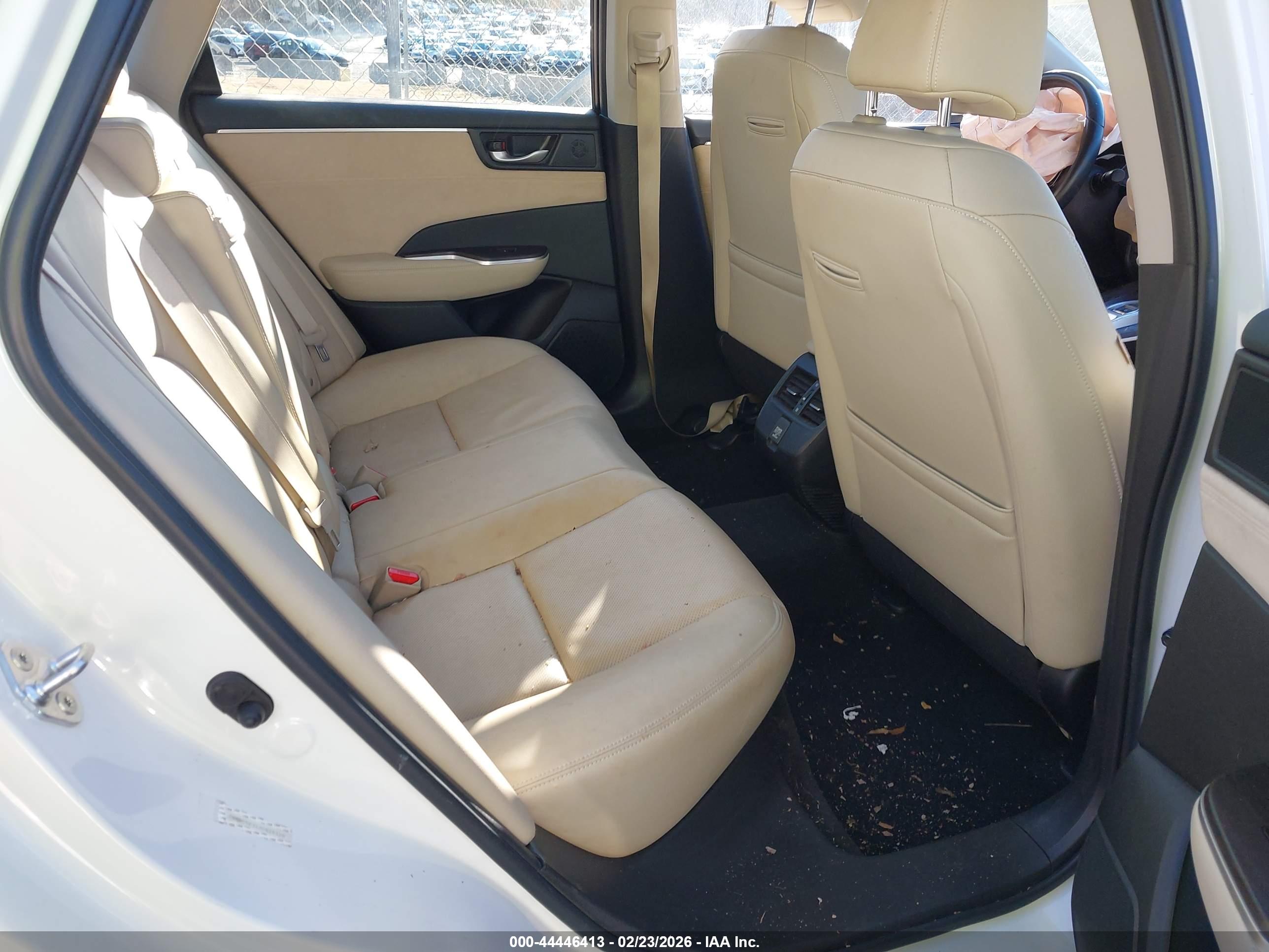 HONDA CLARITY image 8