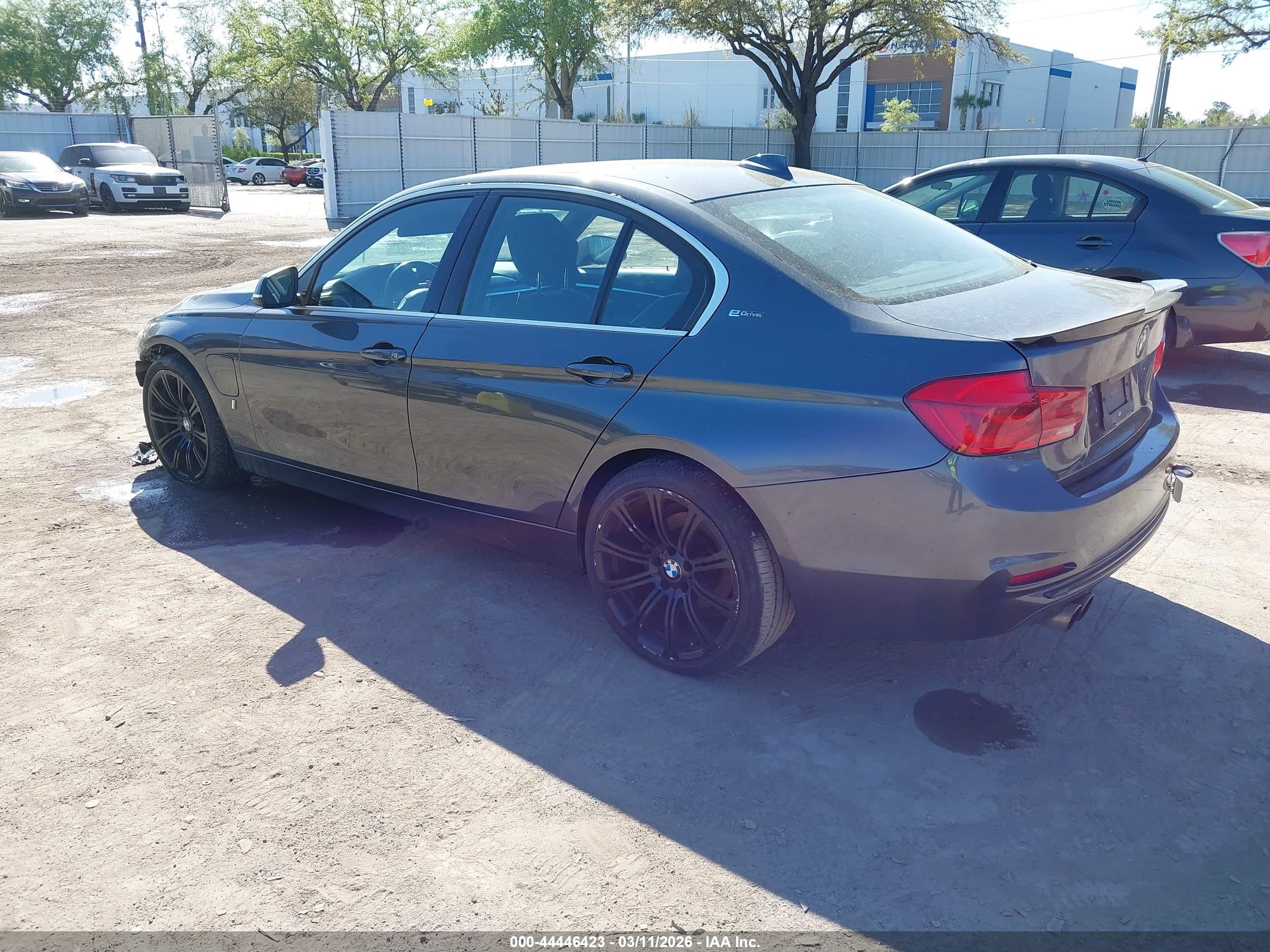 BMW 330E image 3