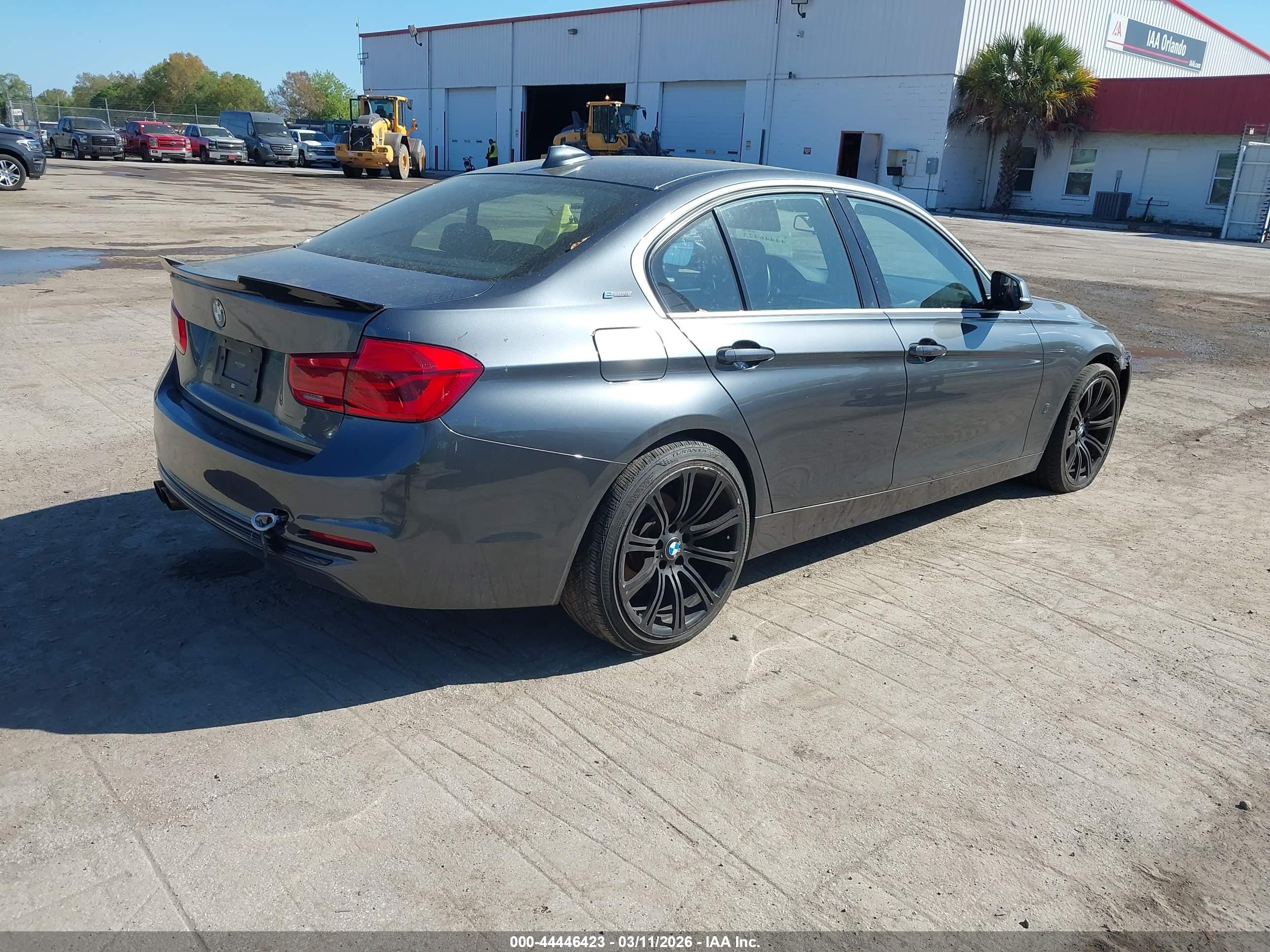 BMW 330E image 4