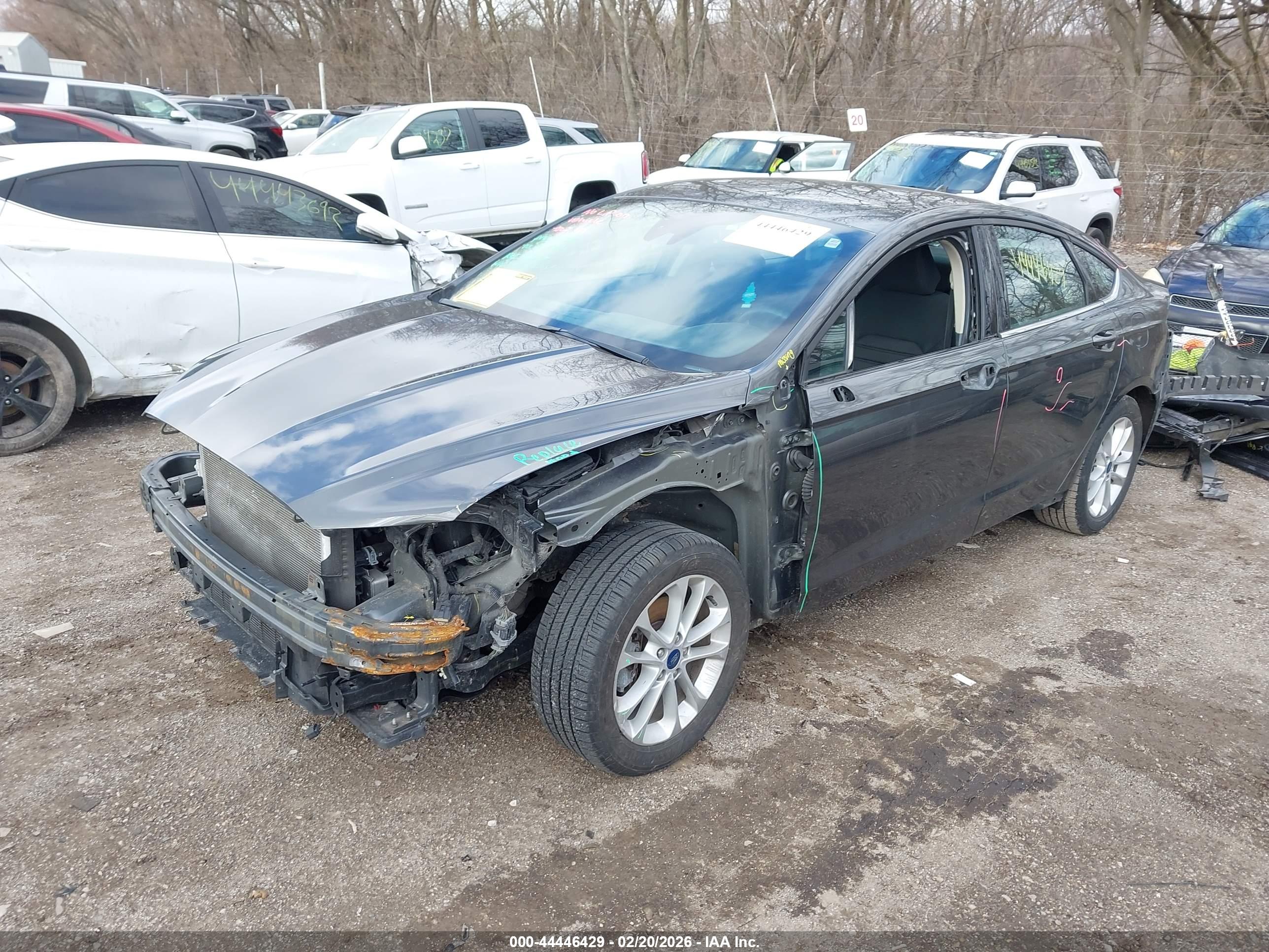 FORD FUSION image 2